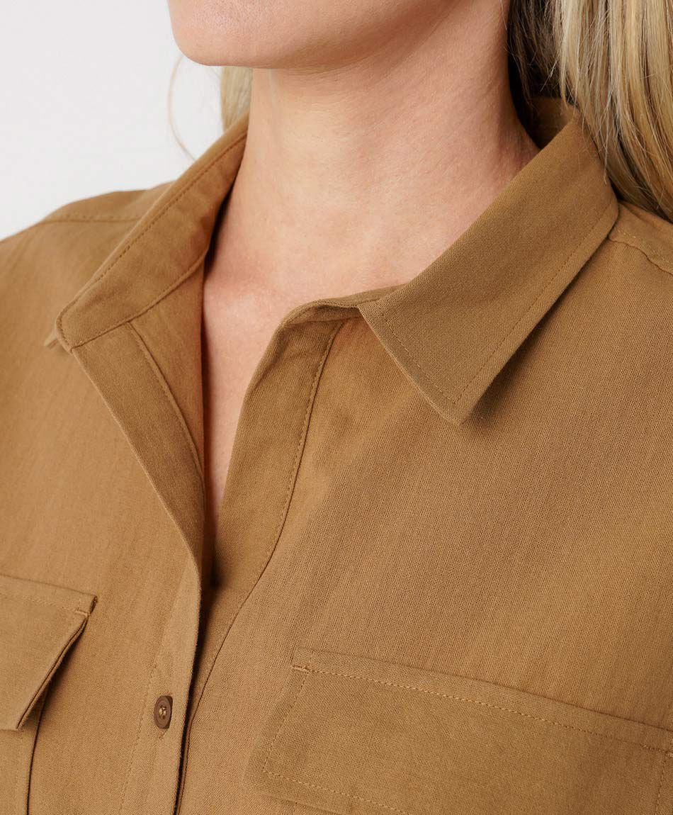 Blusa mujer lino beige bolsillos