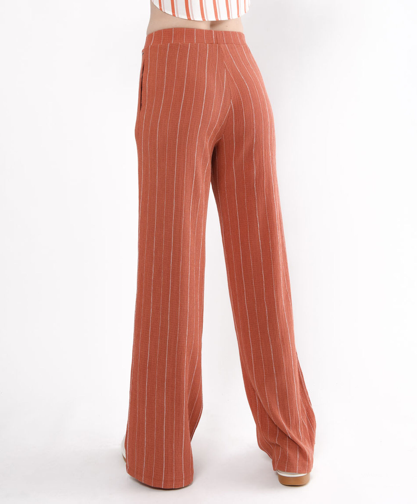 Pantalón mujer texturizado líneas Pantalón mujer texturizado líneas