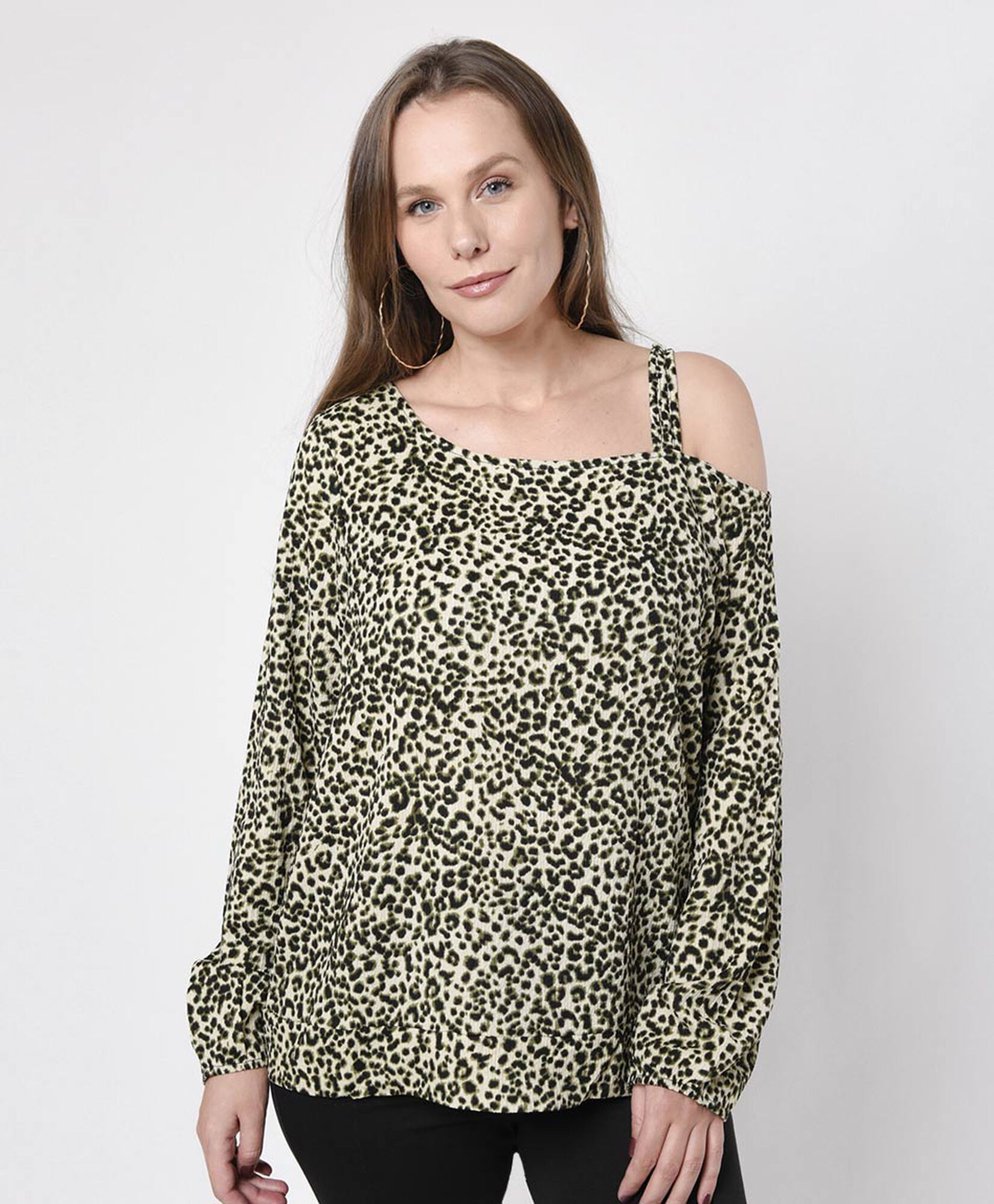 Polera mujer hombro descubierto animal print Polera mujer hombro descubierto animal print