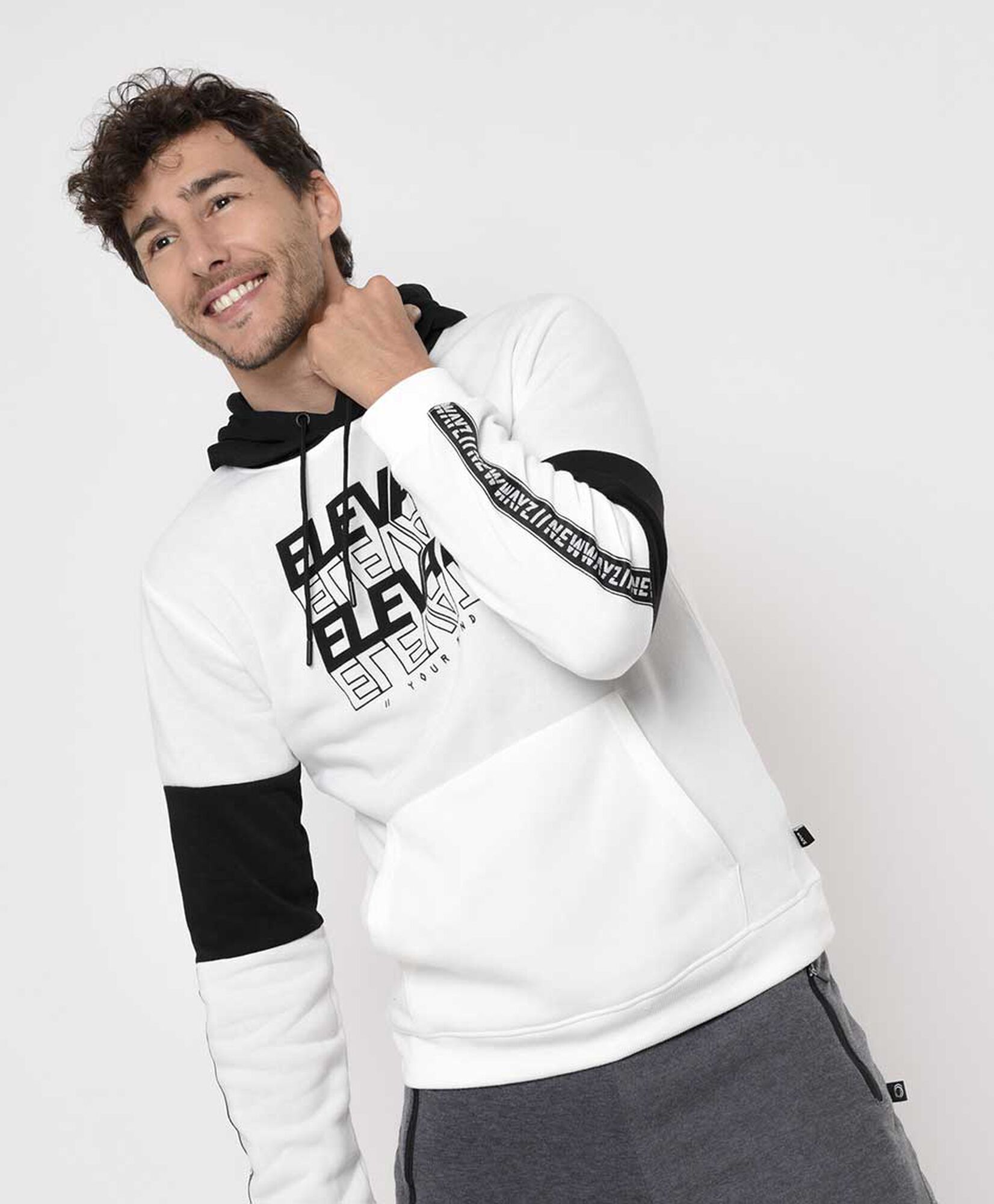 Polerón deportivo hombre bicolor texto Polerón deportivo hombre bicolor texto