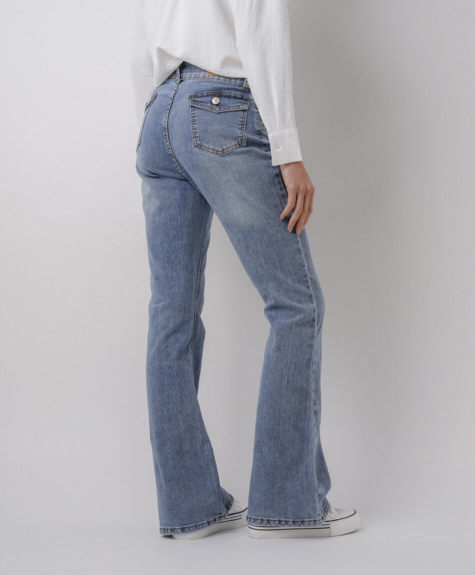 Jeans mujer flare bolsillos peque&ntilde;os