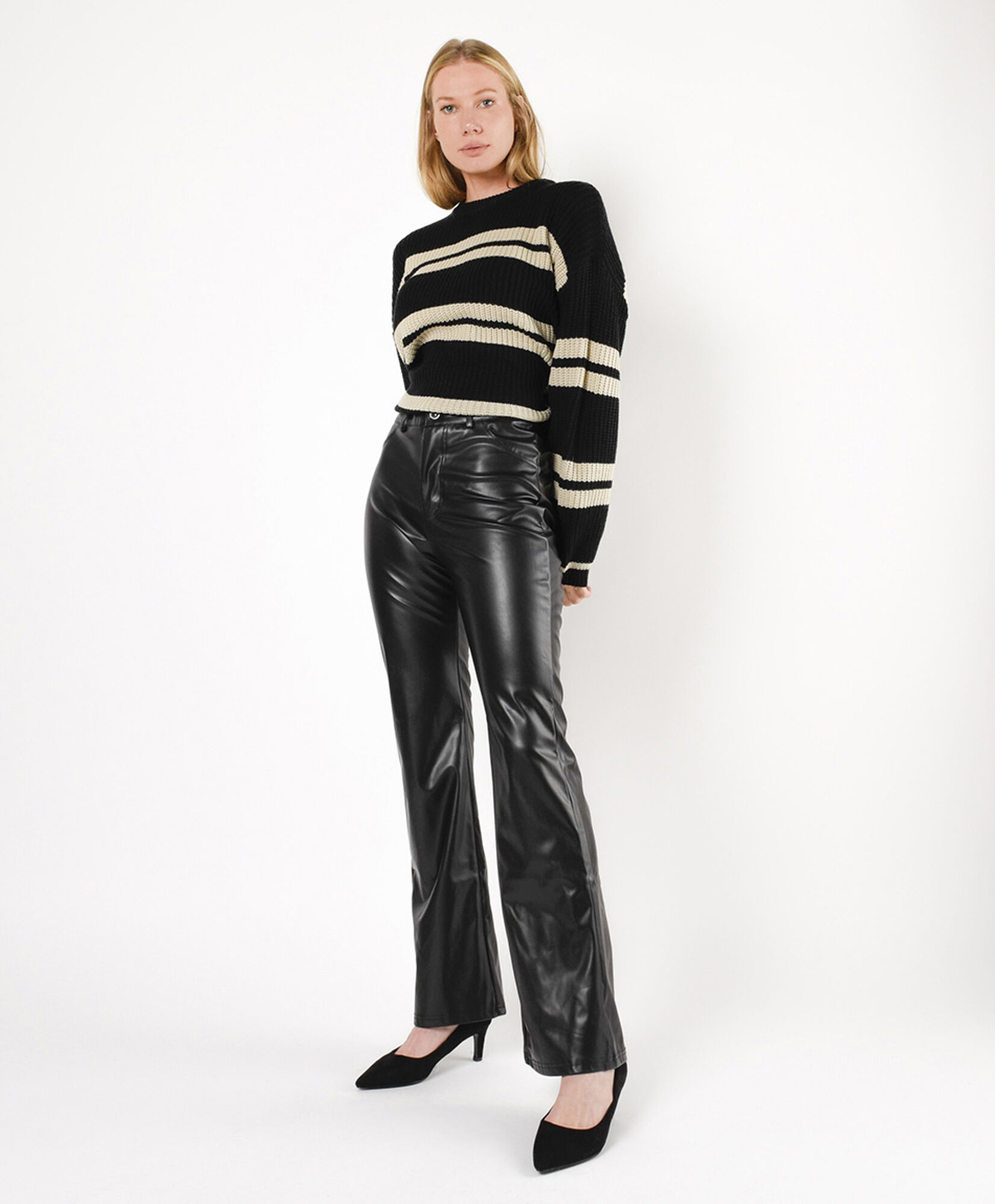 Pantalón mujer cuerina flare Pantalón mujer cuerina flare