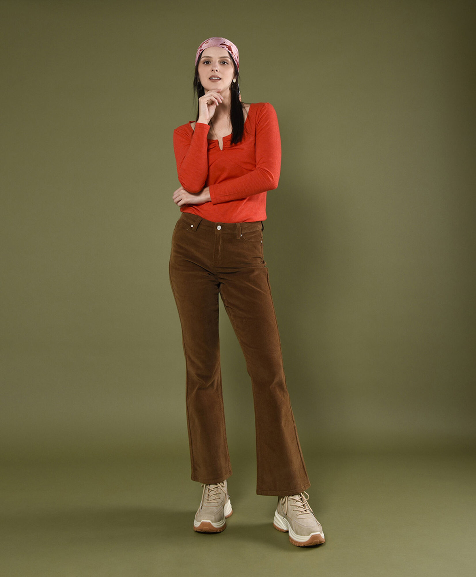Pantalón mujer tiro alto corderoy Pantalón mujer tiro alto corderoy