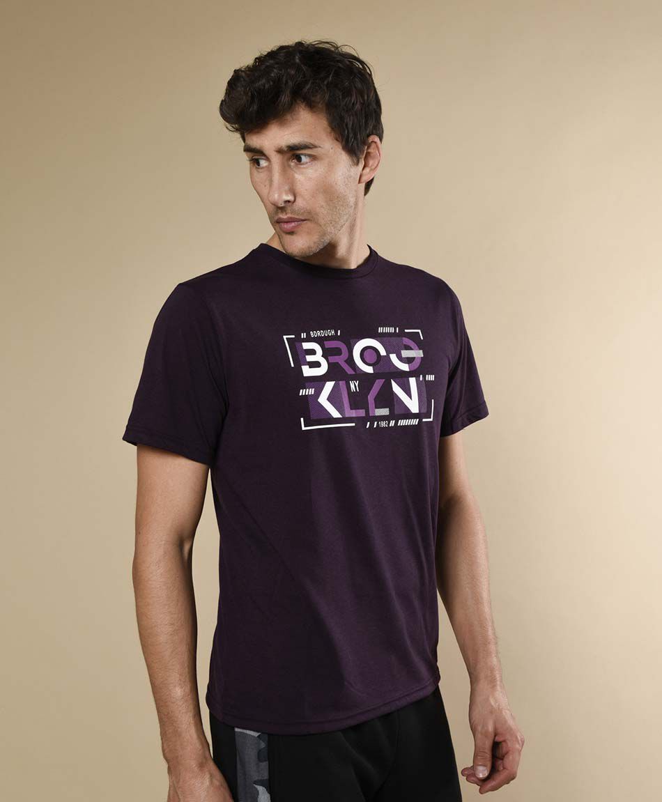 Polera deportiva hombre estampada