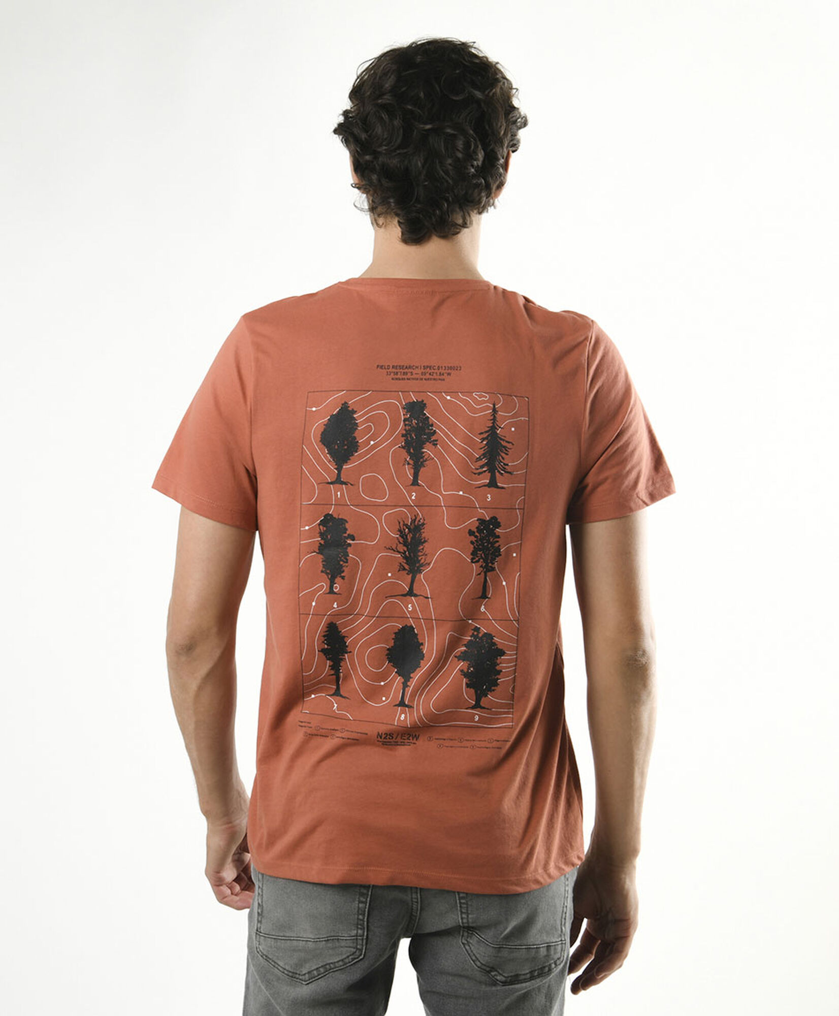 Polera hombre doble estampado árboles Polera hombre doble estampado árboles