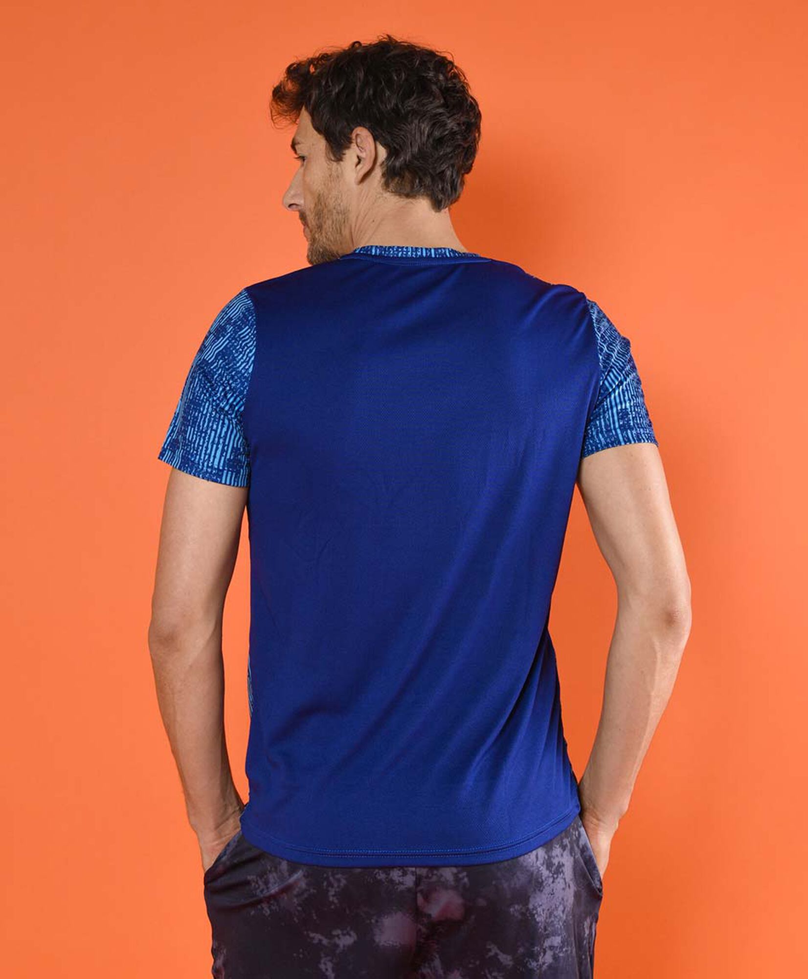 Polera deportiva manga corta cuello redondo Polera deportiva manga corta cuello redondo