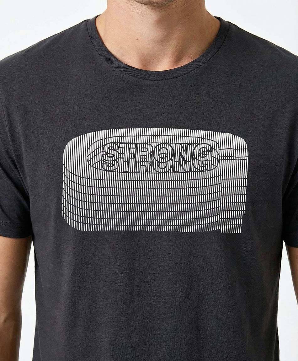 Polera hombre estampado strong