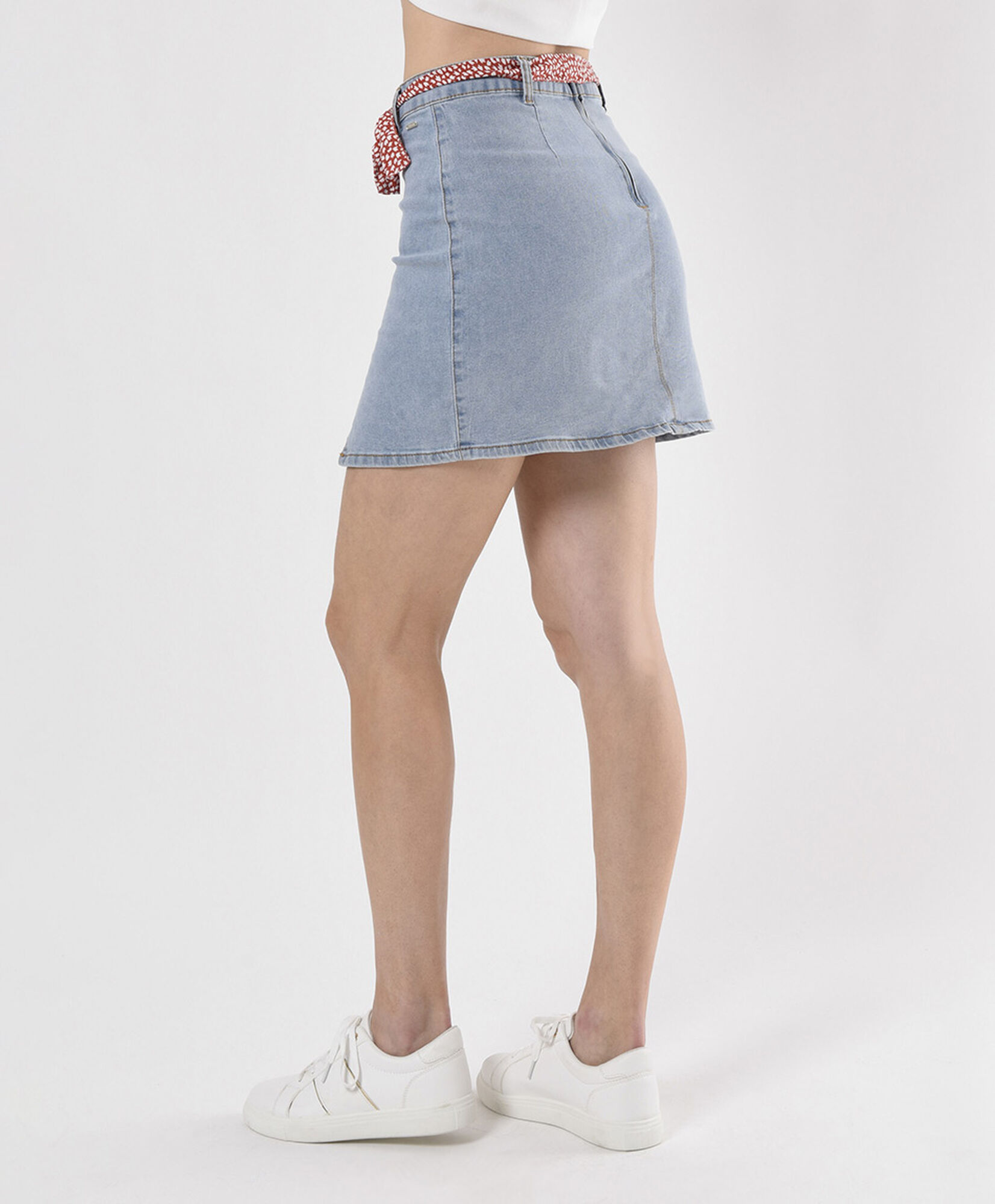Mini falda mujer abertura frontal ajustada Mini falda mujer abertura frontal ajustada