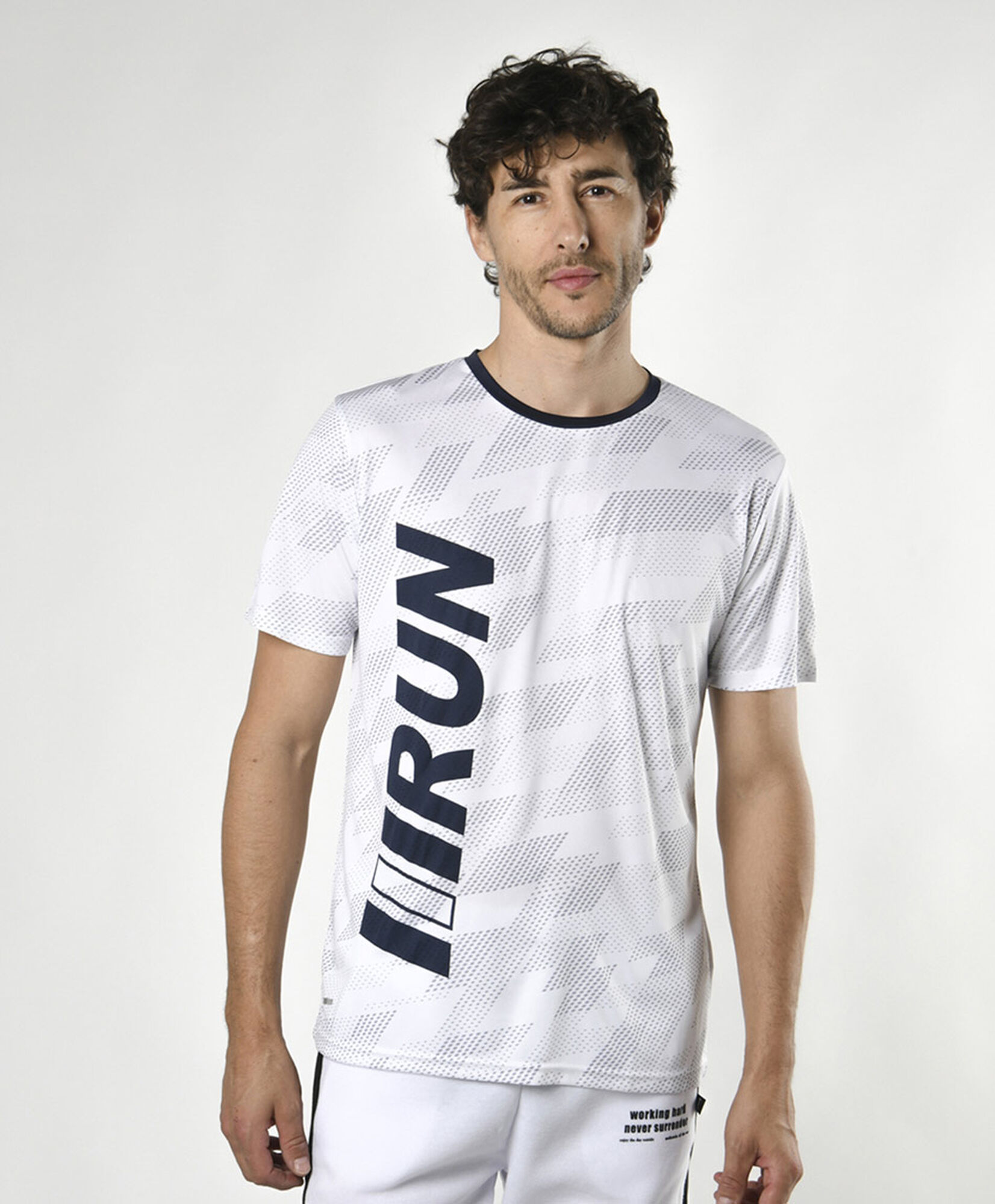 Polera deportiva hombre estampado run Polera deportiva hombre estampado run
