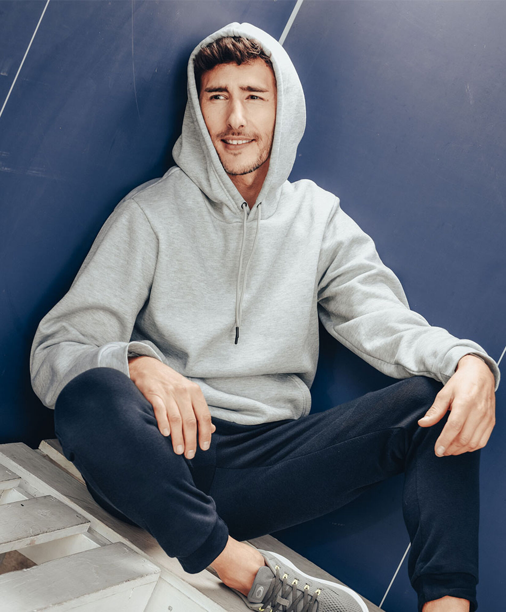 Polerón deportivo hombre liso gris Polerón deportivo hombre liso gris