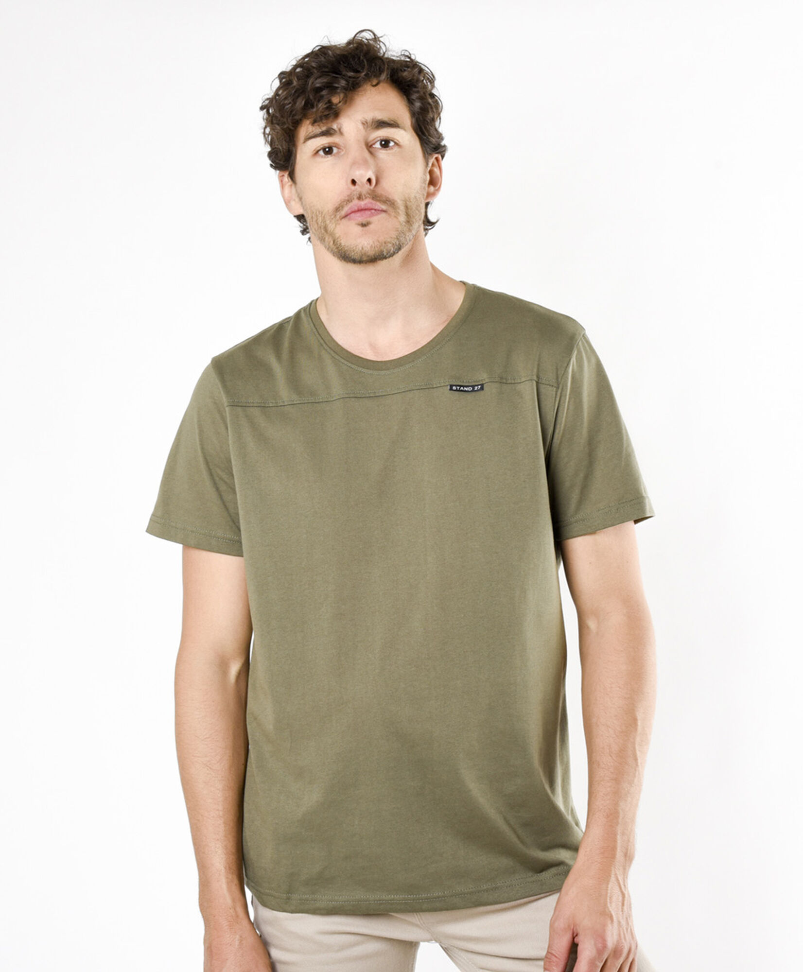 Polera hombre colores neutros mini etiqueta Polera hombre colores neutros mini etiqueta