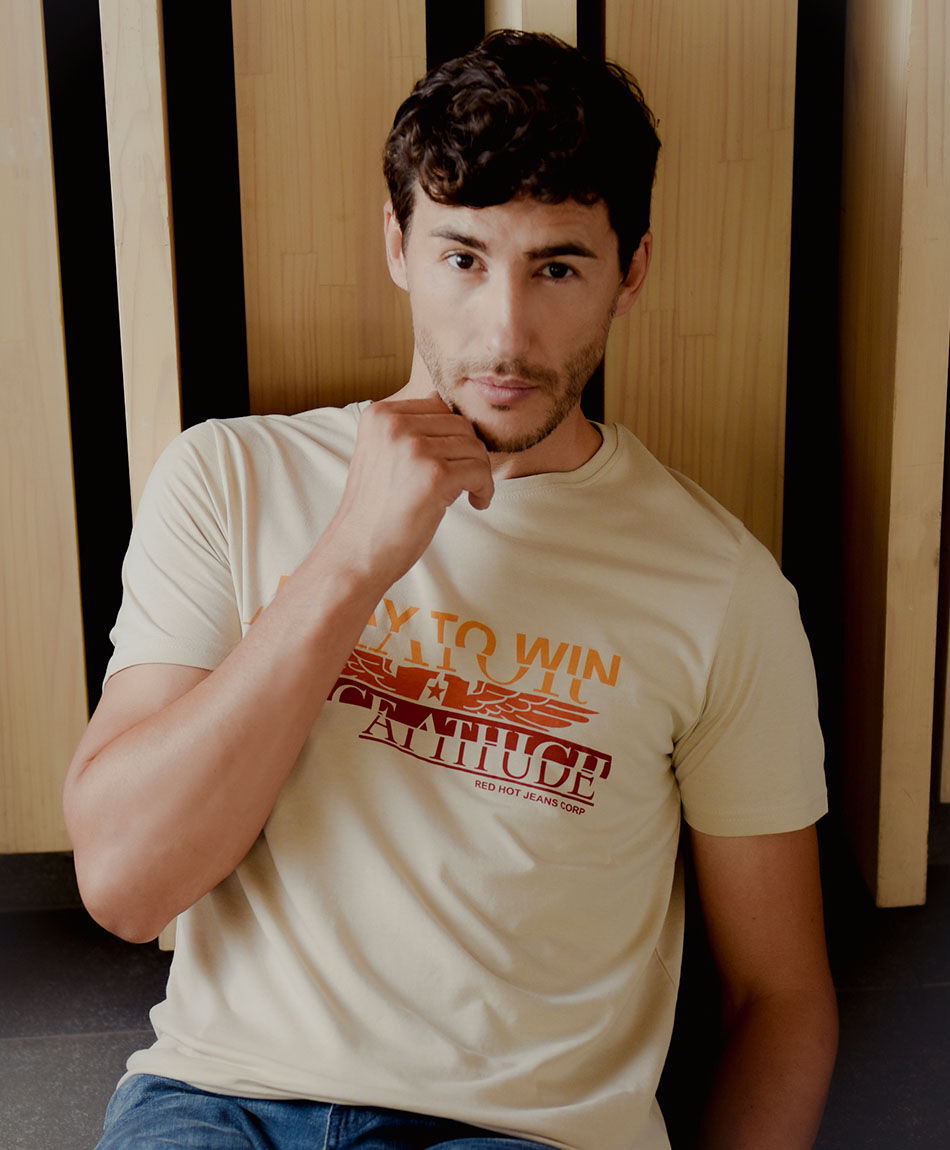 Polera hombre estampada tricolor