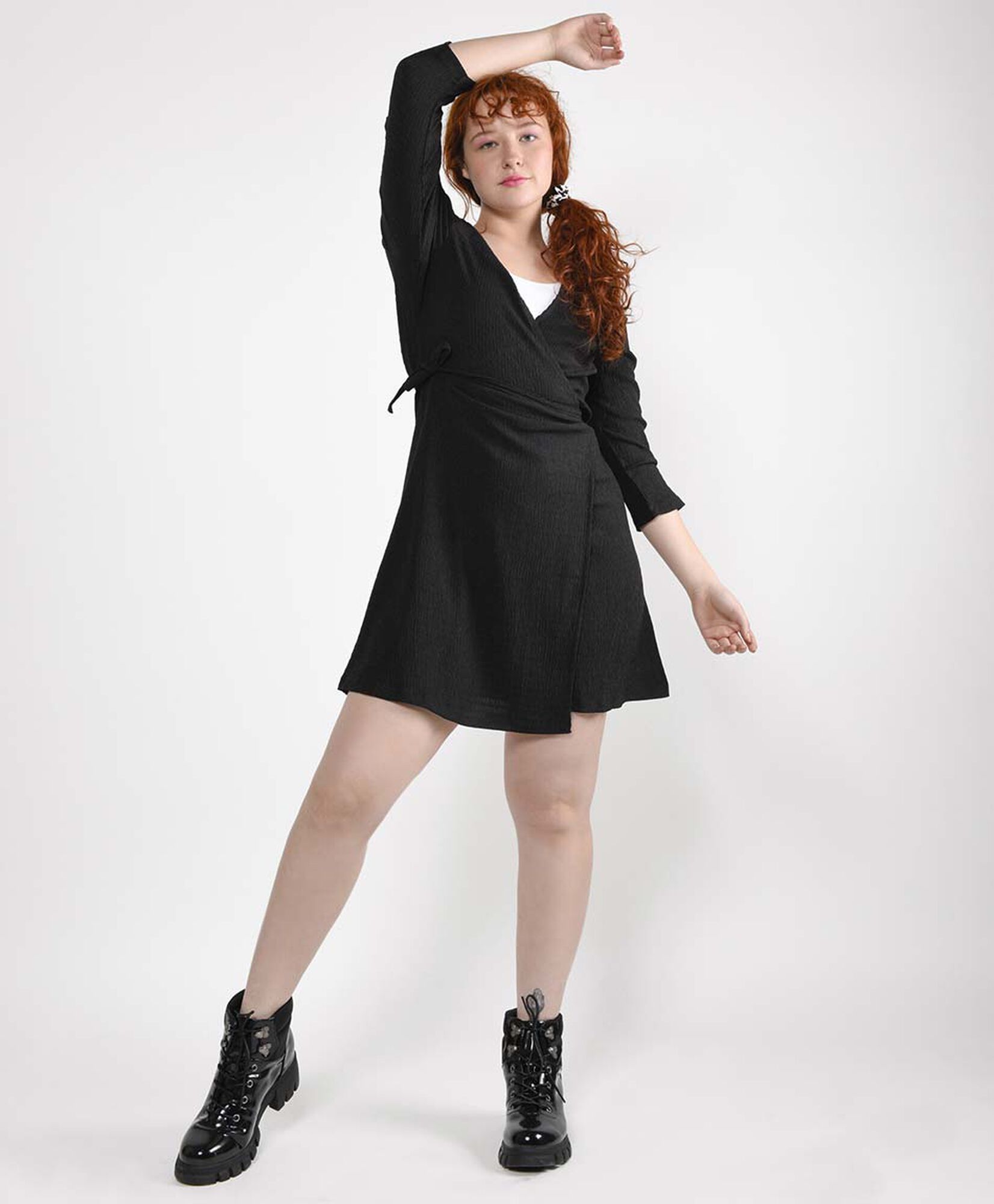 Vestido corto cuello en v Vestido corto cuello en v