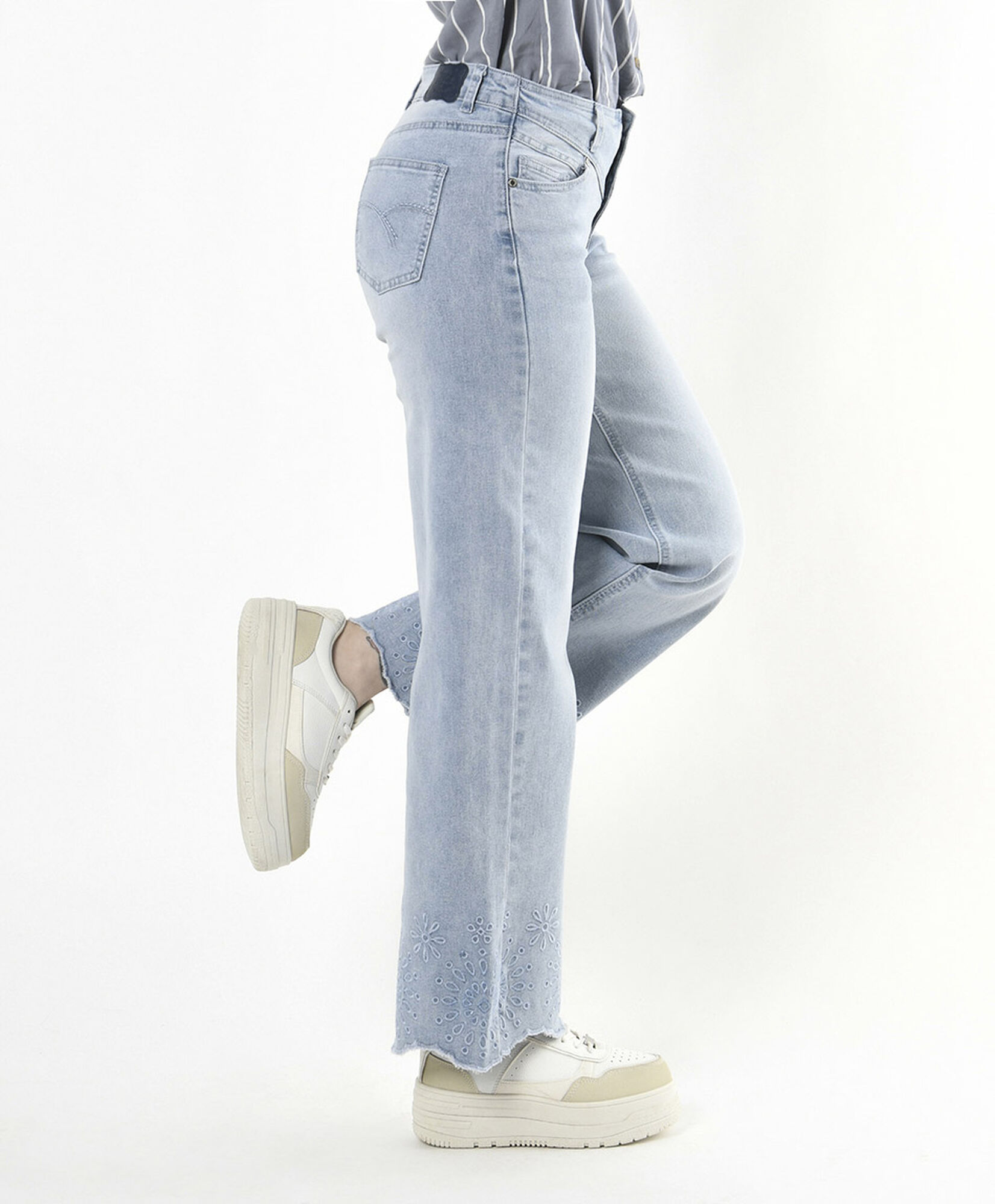 Jeans mujer basta bordada Jeans mujer basta bordada