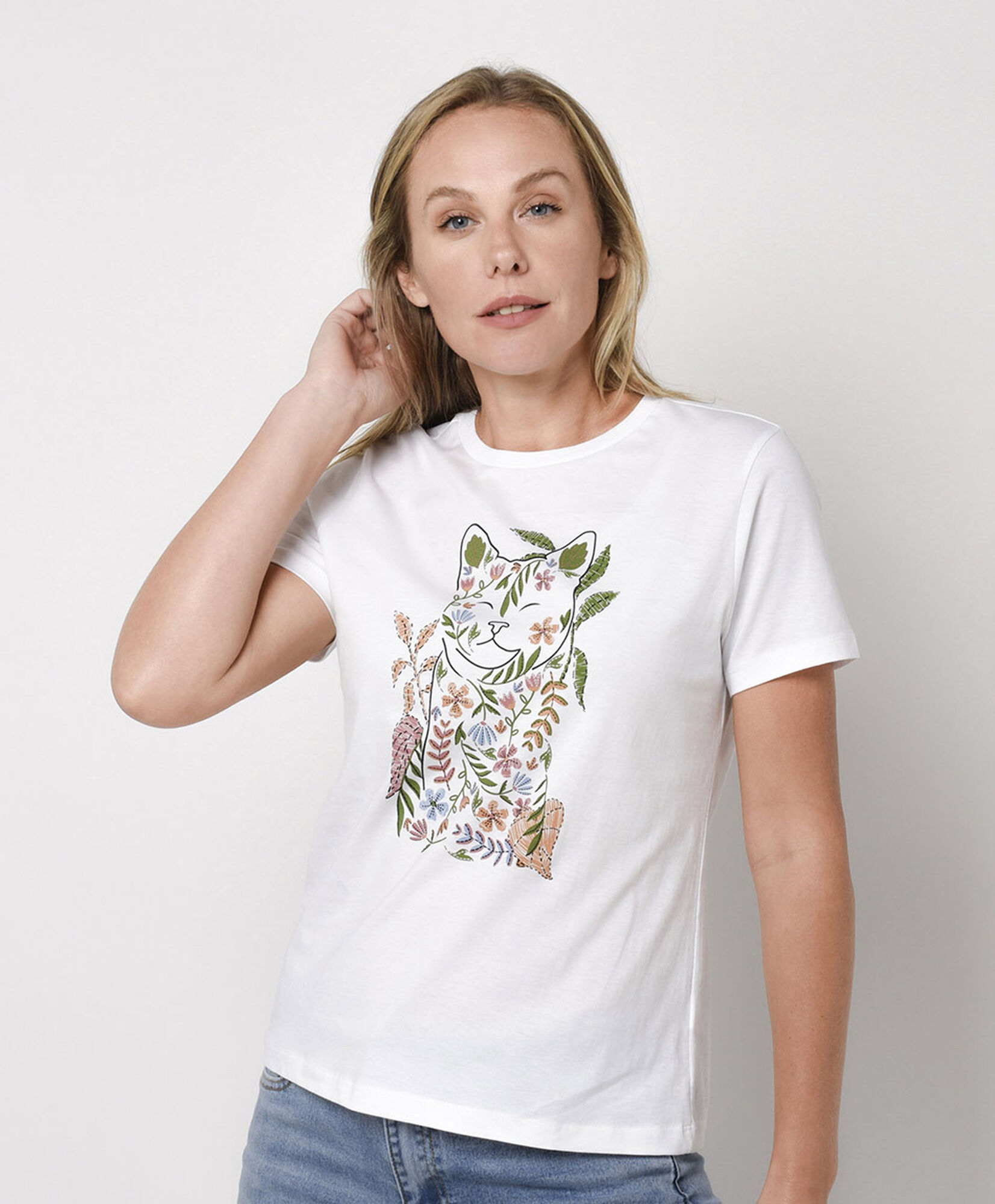 Polera mujer gato hojas Polera mujer gato hojas
