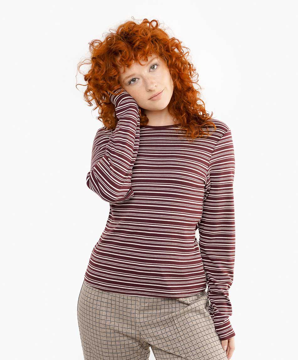Polera mujer rayas finas burdeo