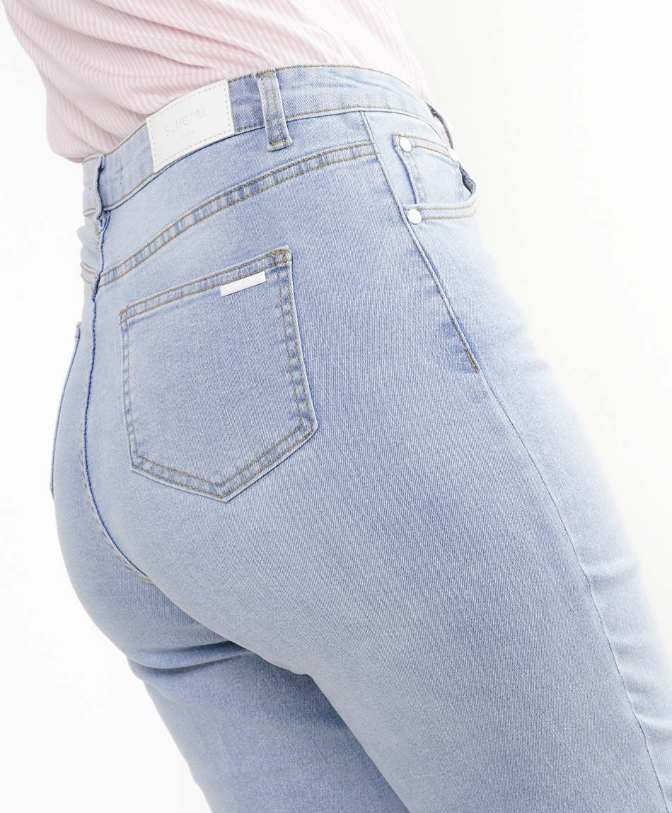 Jeans mujer detalle basta