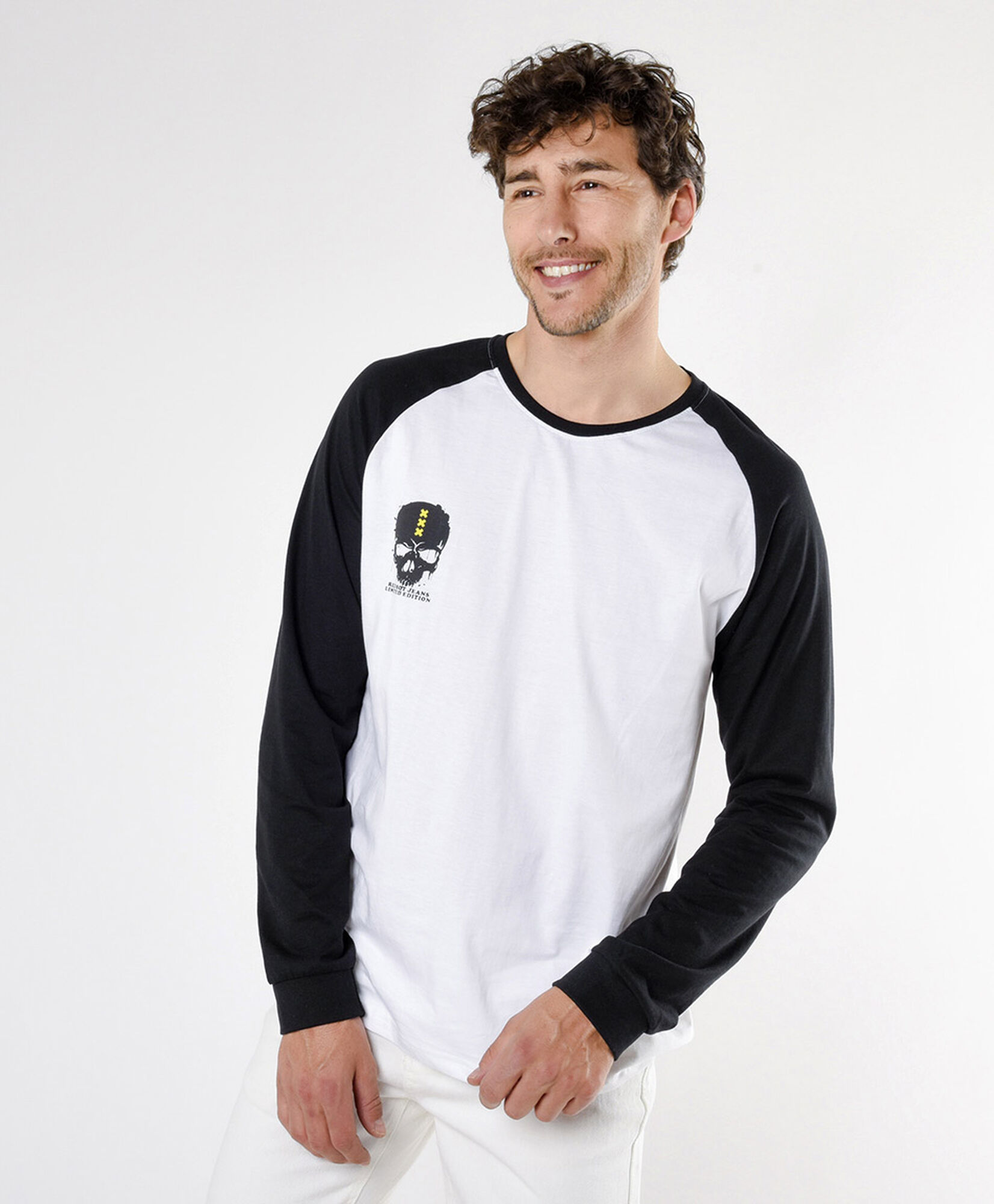 Polera hombre doble estampado calavera Polera hombre doble estampado calavera