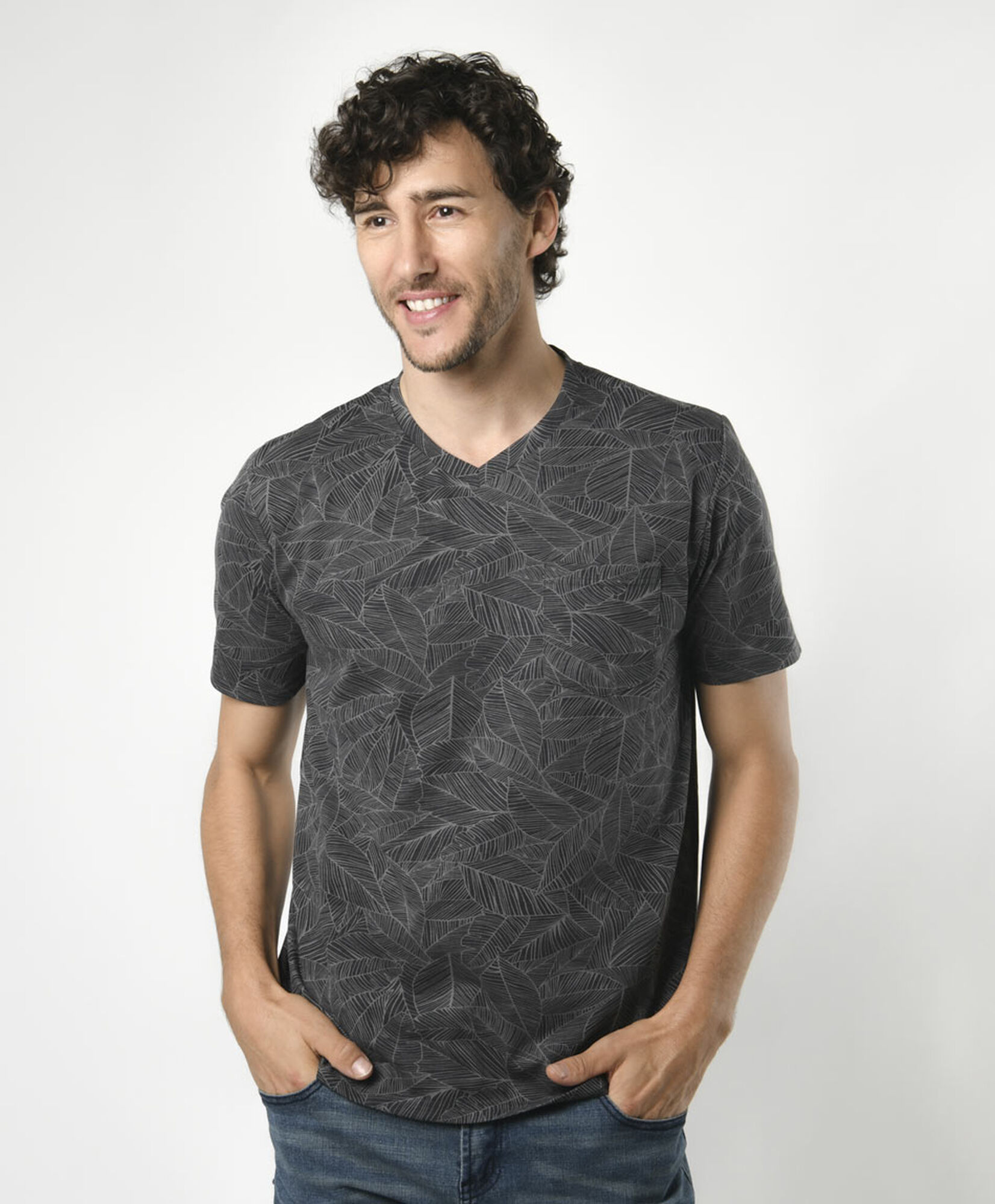 Polera hombre estampada hojas Polera hombre estampada hojas