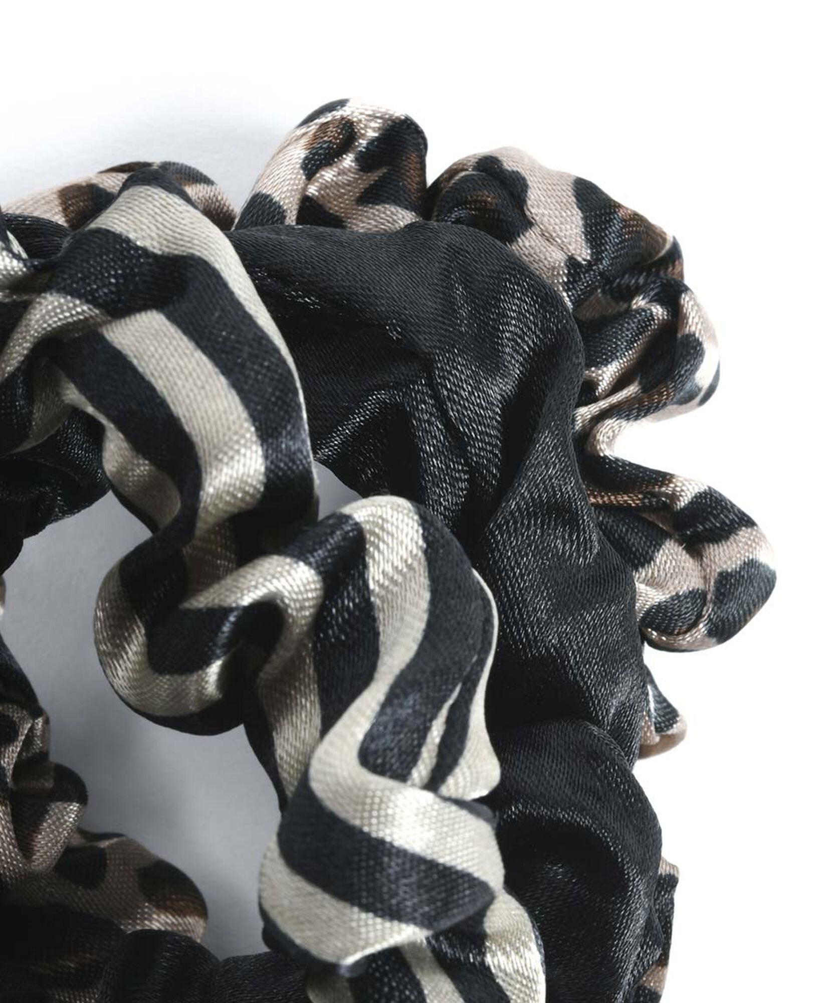 Set 3 scrunchies mujer brillantes Set 3 scrunchies mujer brillantes