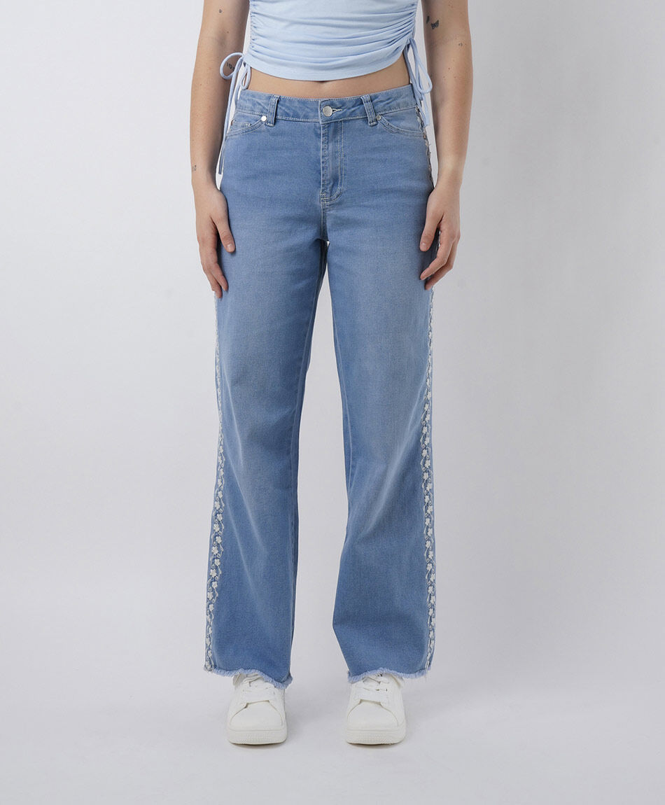 Jeans mujer straight bordado lateral