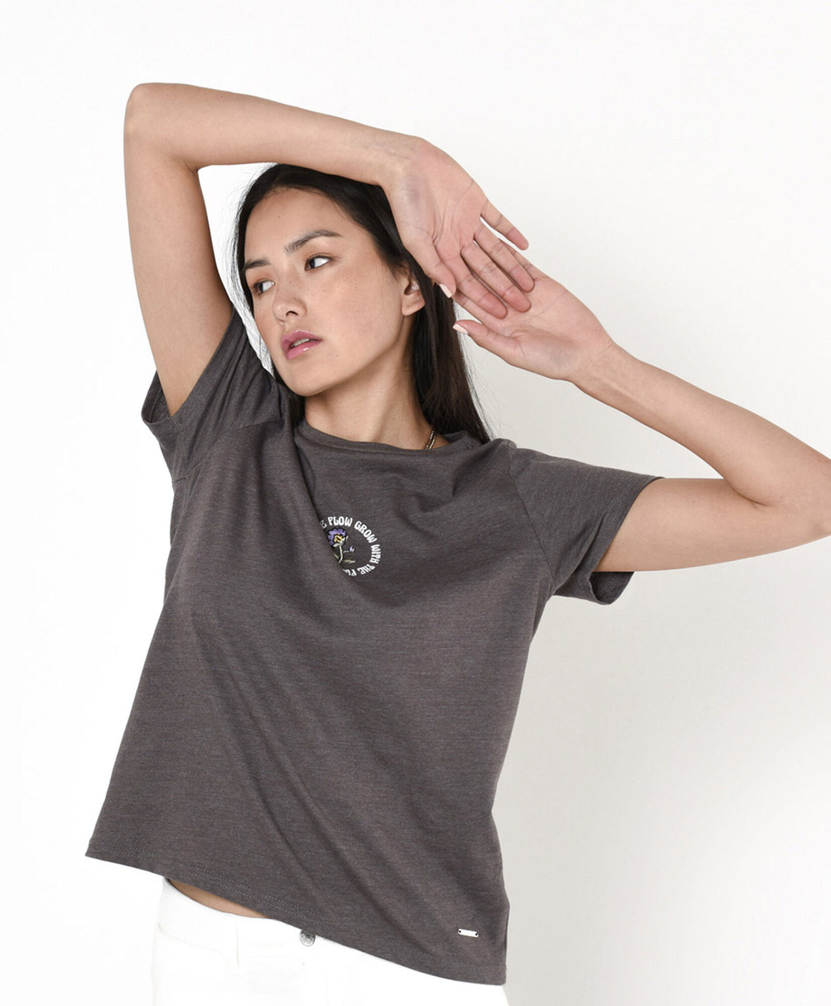 Polera mujer flor bordada Polera mujer flor bordada