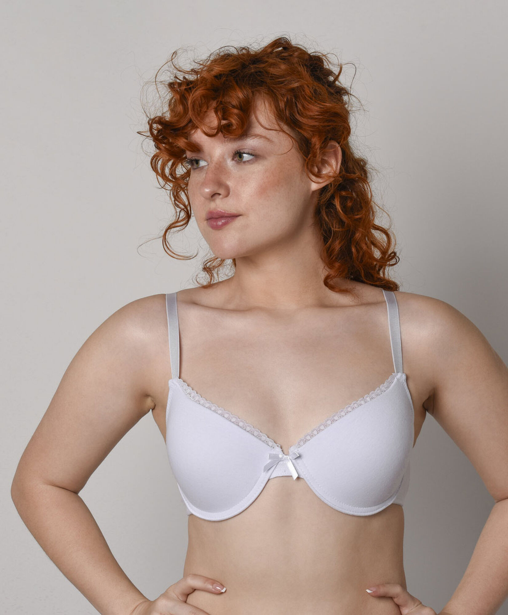 Sostén mujer liso encajes frontales escote en v Sostén mujer liso encajes frontales escote en v