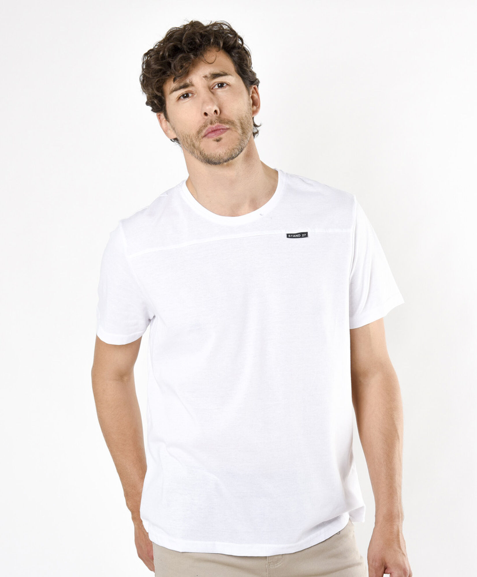 Polera hombre colores neutros mini etiqueta Polera hombre colores neutros mini etiqueta