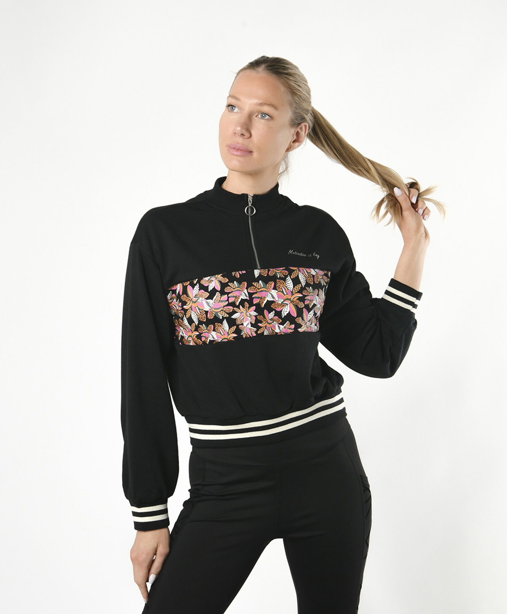 Polerón deportivo mujer floreado líneas Polerón deportivo mujer floreado líneas