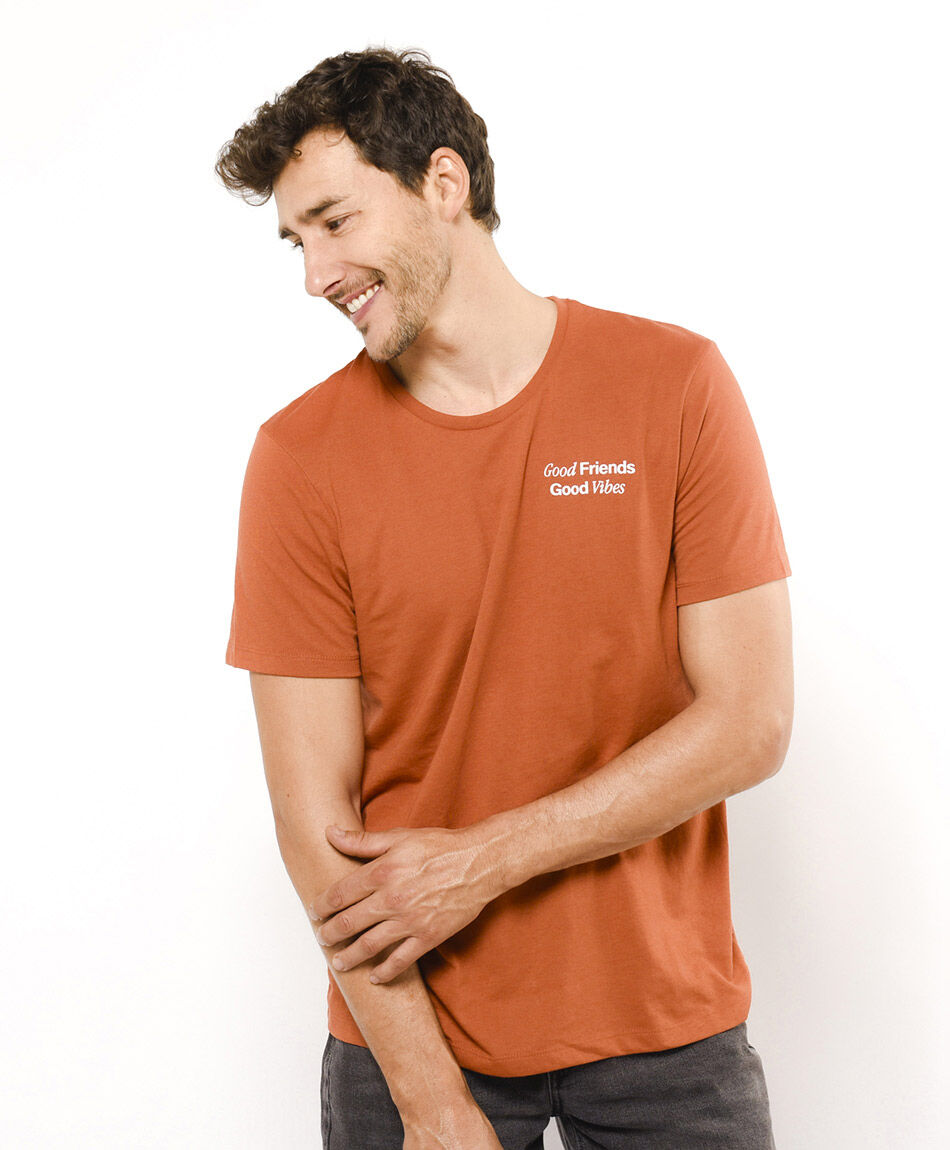 Polera hombre doble estampado good vibes