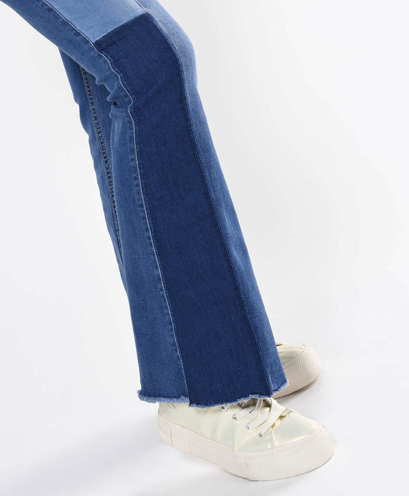 Jeans mujer parches frontales flare Jeans mujer parches frontales flare