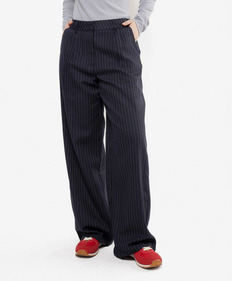 Pantal&oacute;n mujer l&iacute;neas negro