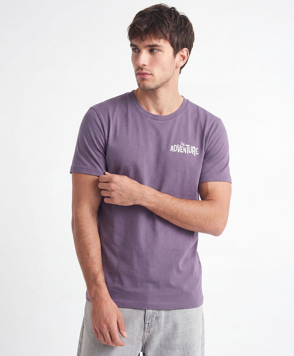 Polera hombre estampado adventure