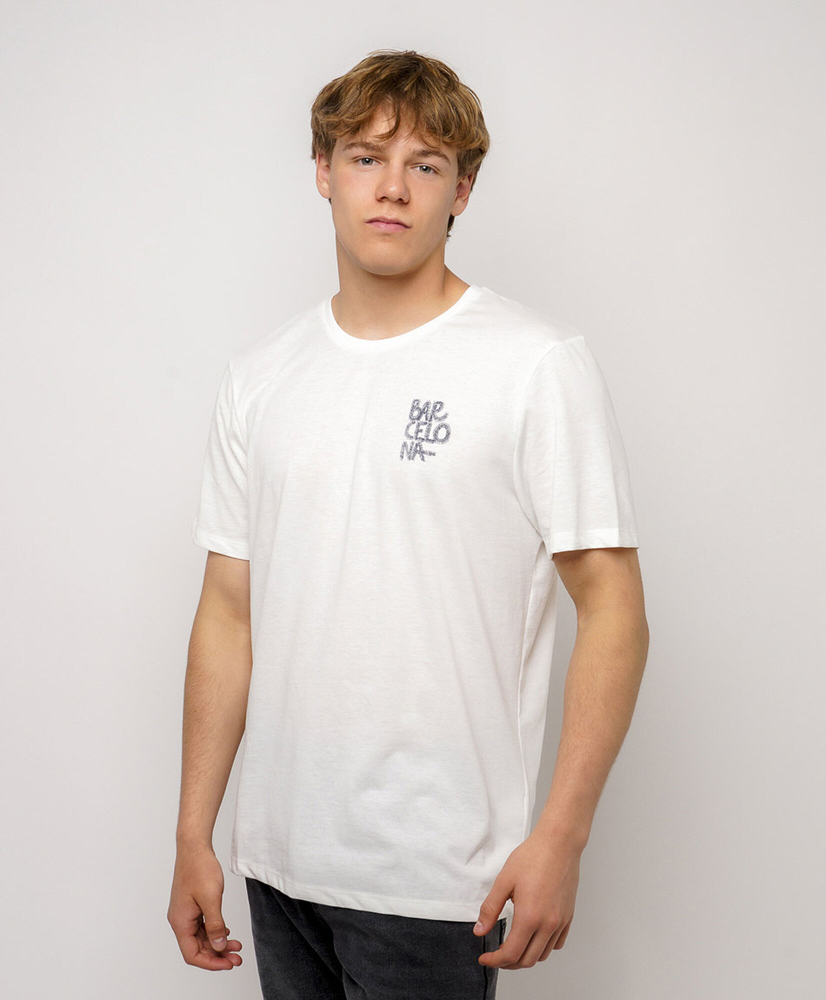Polera hombre doble estampado barcelona Polera hombre doble estampado barcelona
