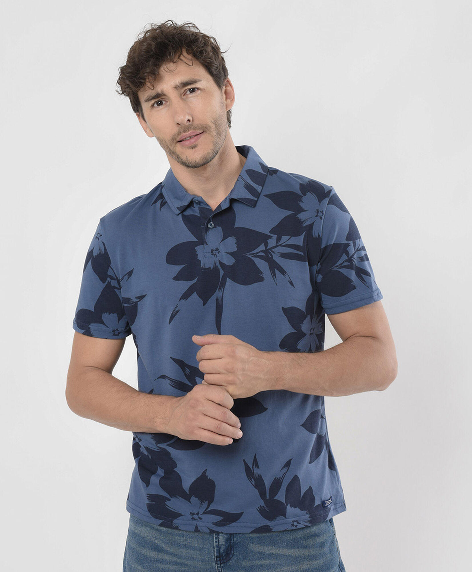 Polera hombre floreada cuello piqué Polera hombre floreada cuello piqué
