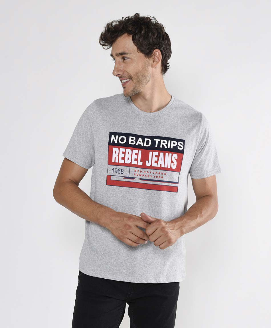 Polera hombre texto en pecho