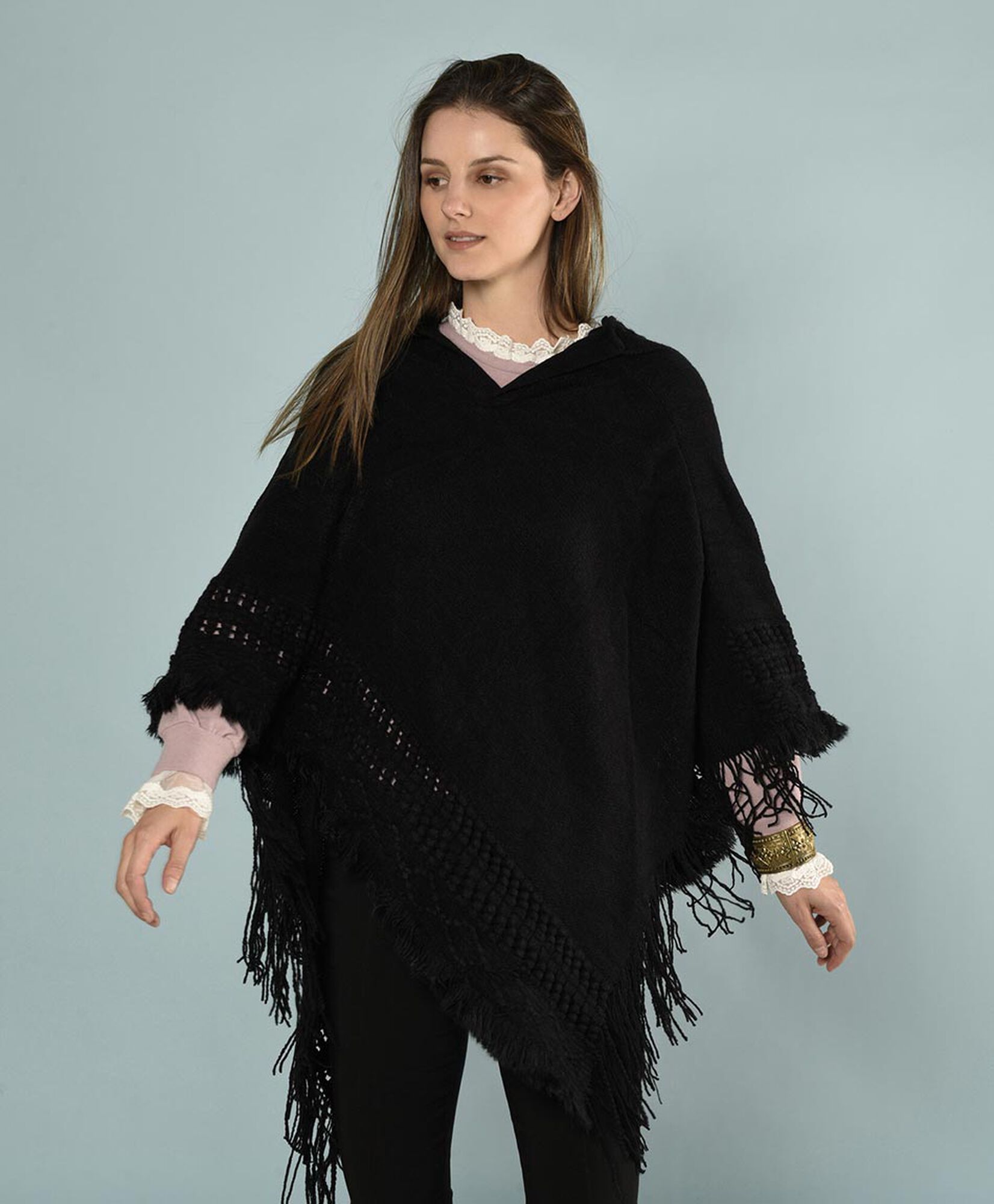Poncho flecos capucha Poncho flecos capucha