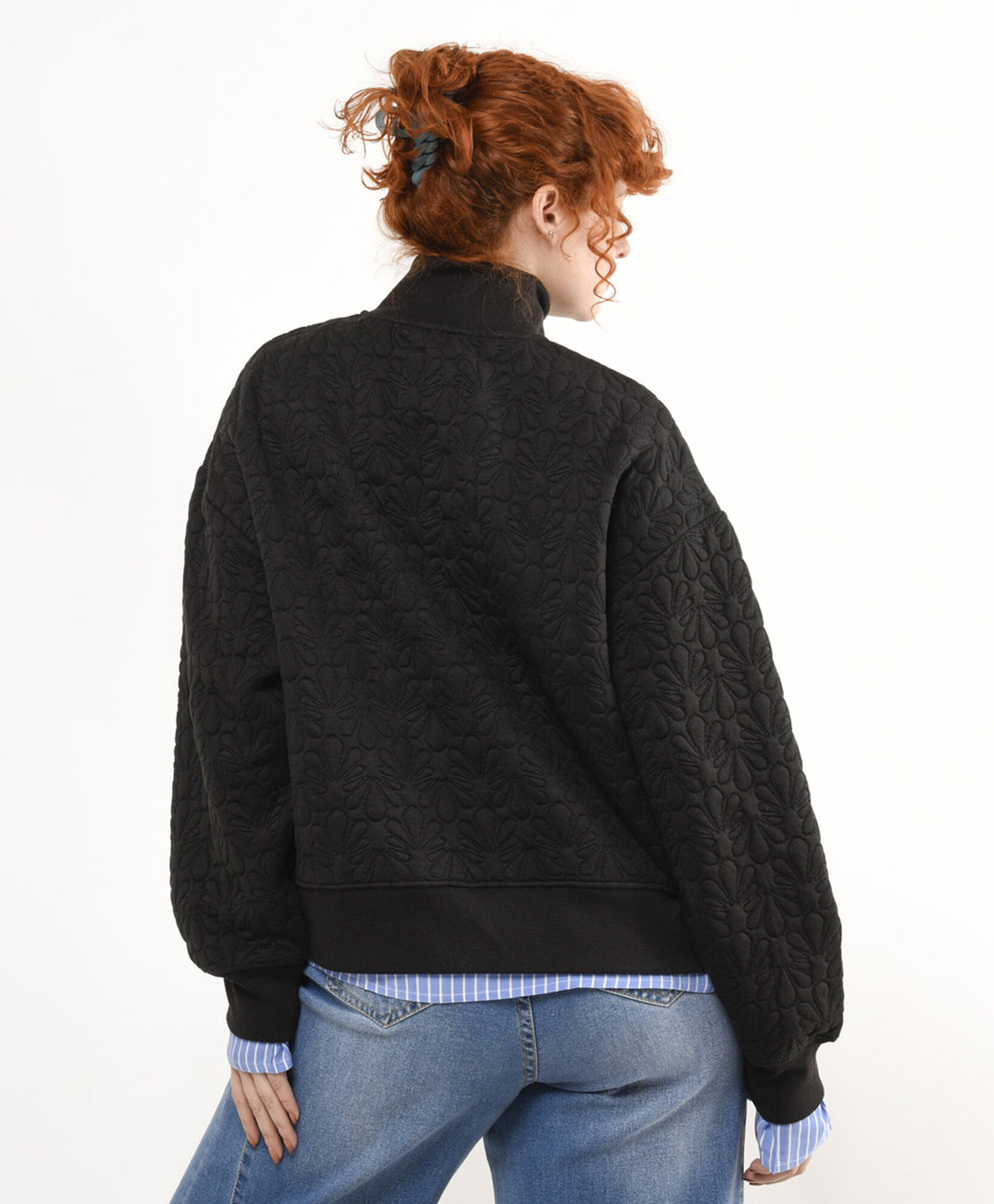 Polerón mujer diseño floral negro Polerón mujer diseño floral negro