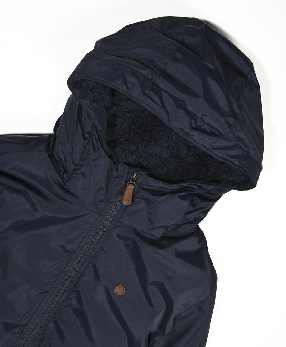 Parka escolar estilo cortaviento