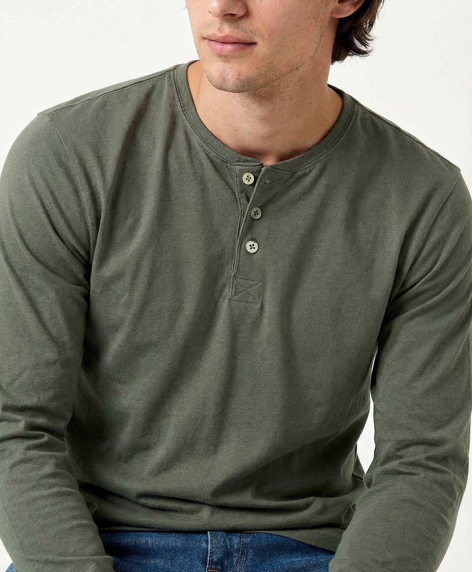 Polera hombre botones manga larga