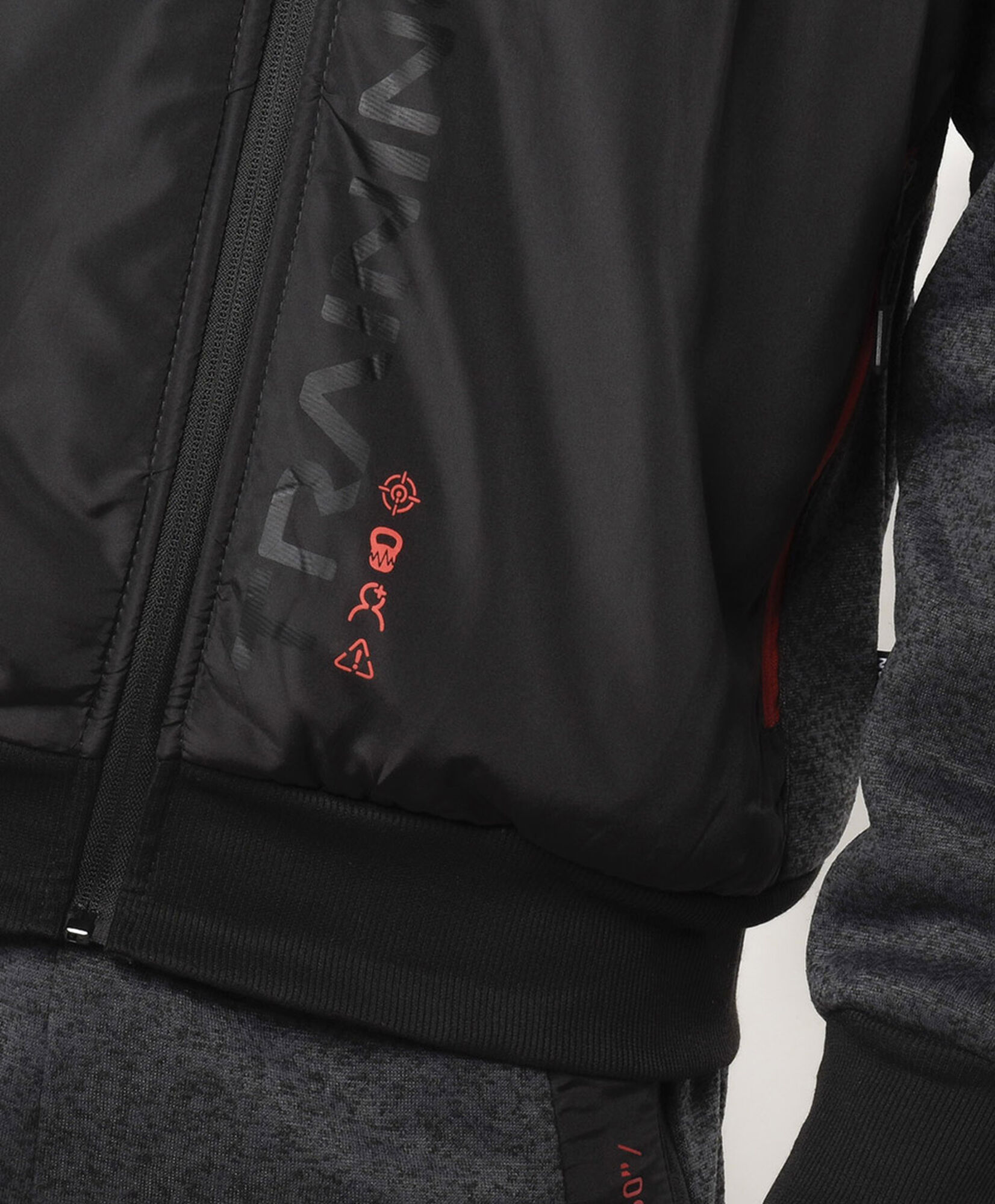 Polerón deportivo hombre detalles rojos Polerón deportivo hombre detalles rojos