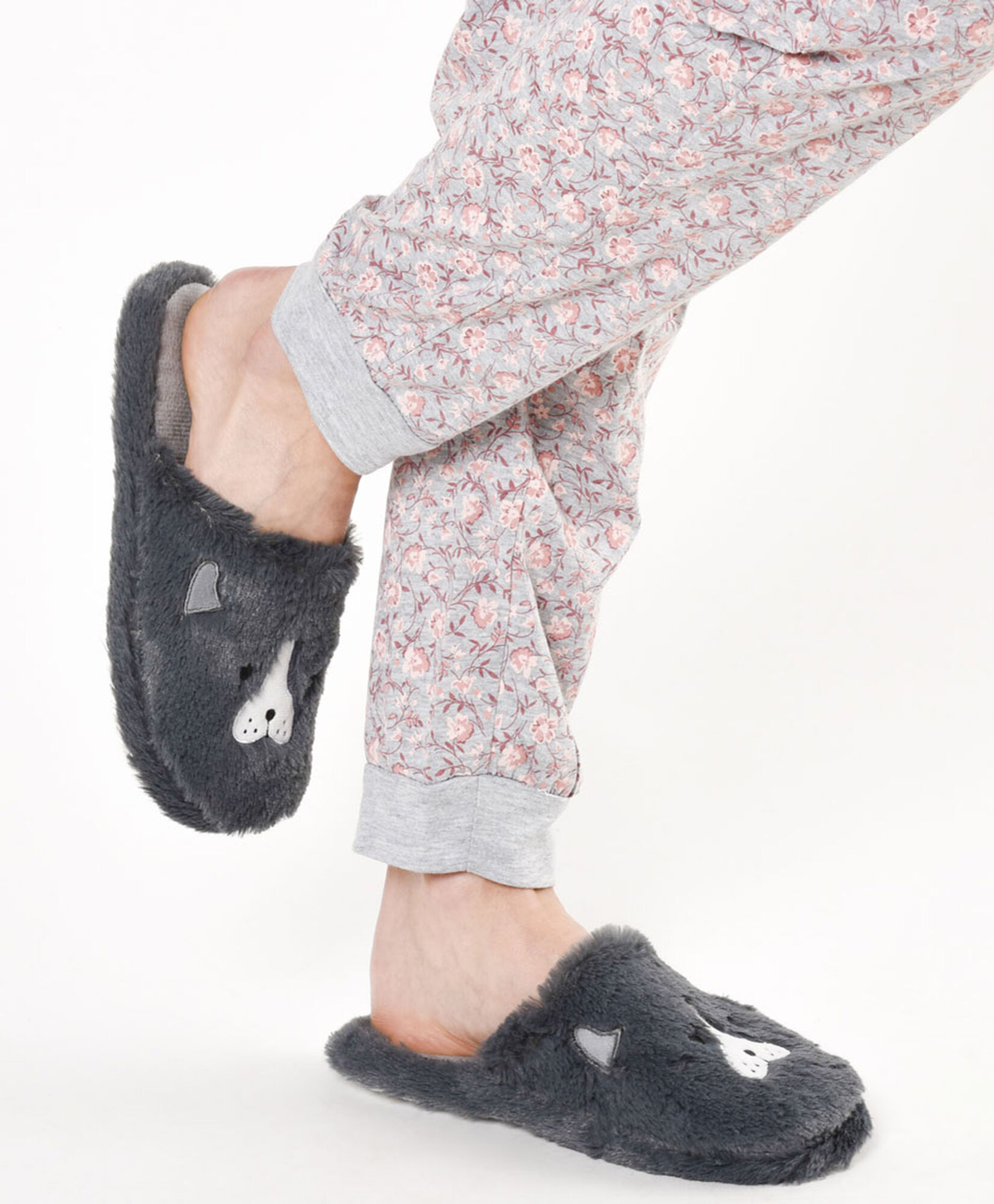 Pantufla mujer perro gris Pantufla mujer perro gris