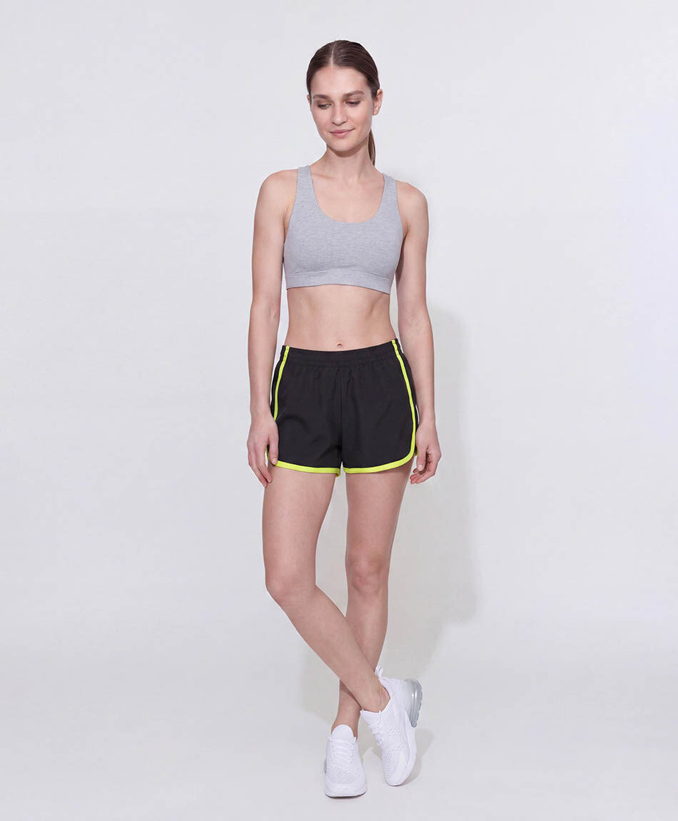 Short deportivo mujer l&iacute;nea verde