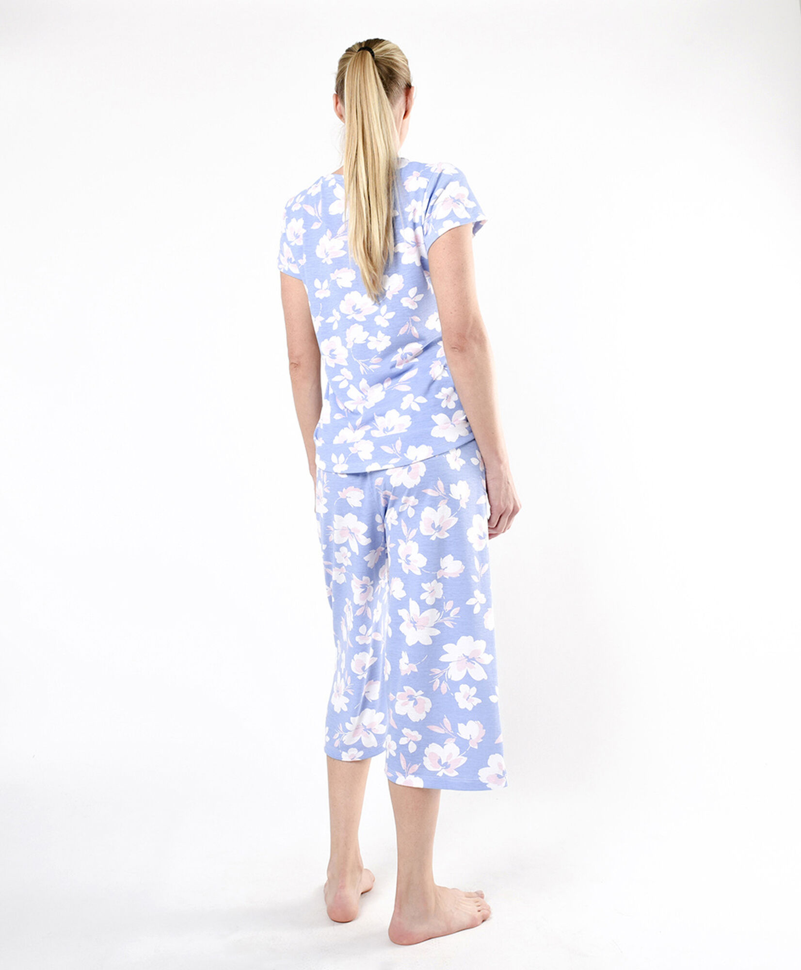 Pijama mujer floreado capri Pijama mujer floreado capri