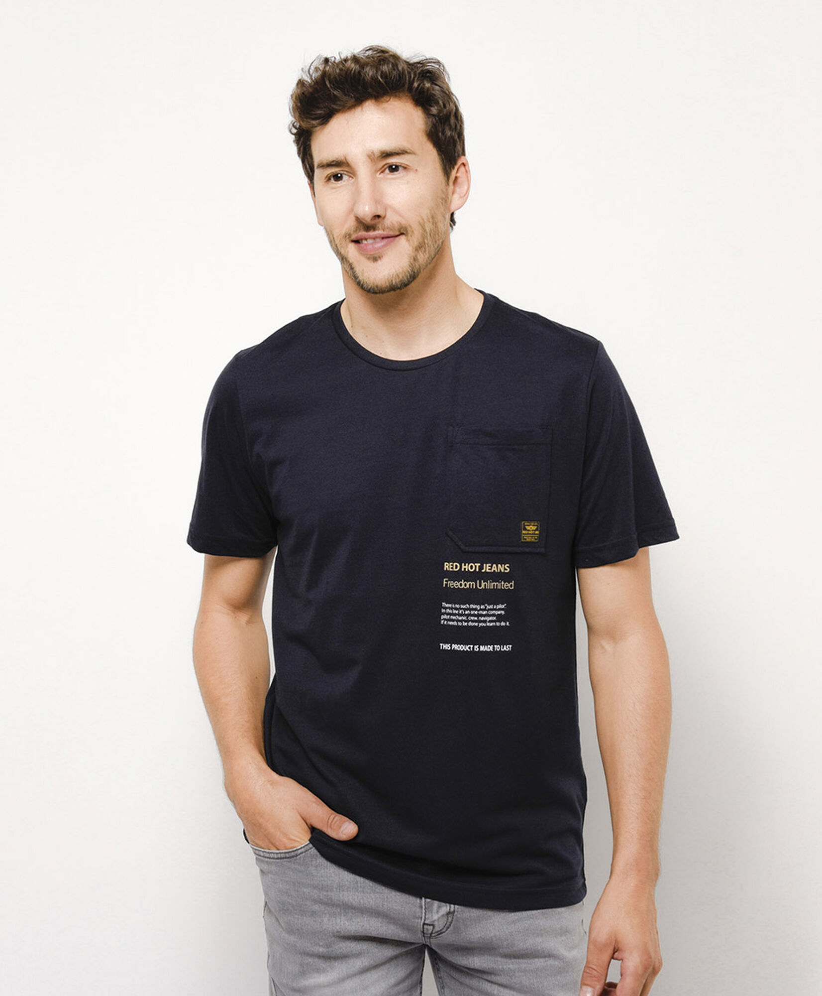 Polera hombre bolsillo frase Polera hombre bolsillo frase