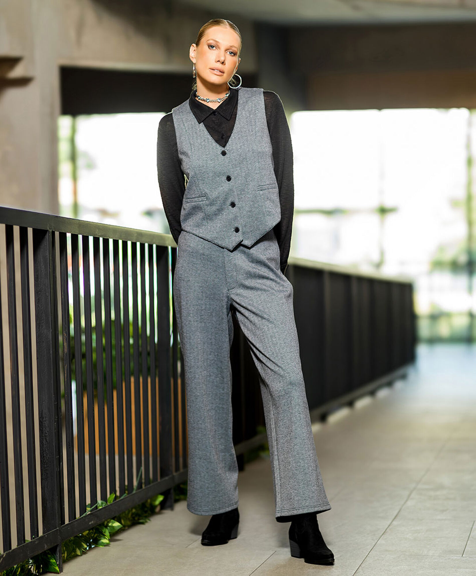 Pantalón mujer gris wide Pantalón mujer gris wide