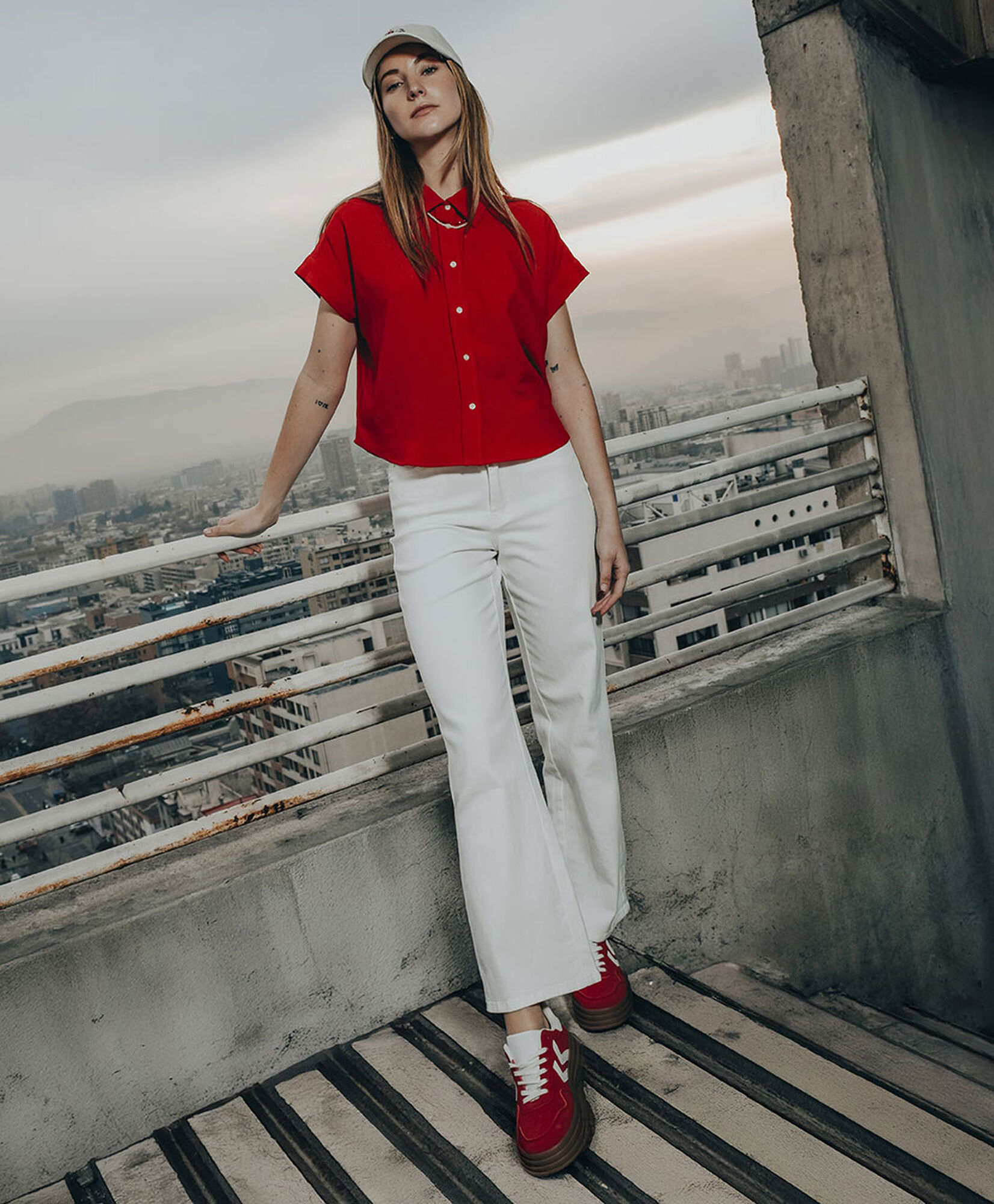 Jeans mujer doble botón pretina flare fit Jeans mujer doble botón pretina flare fit