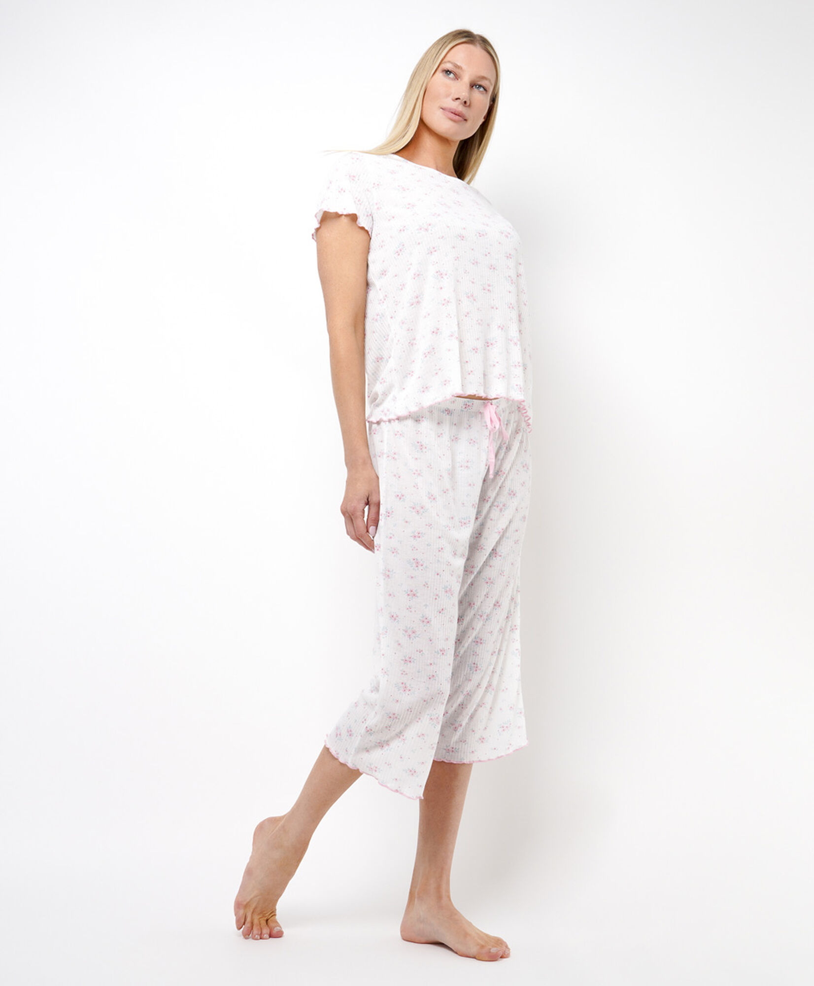 Pijama mujer capri floreado rosado Pijama mujer capri floreado rosado