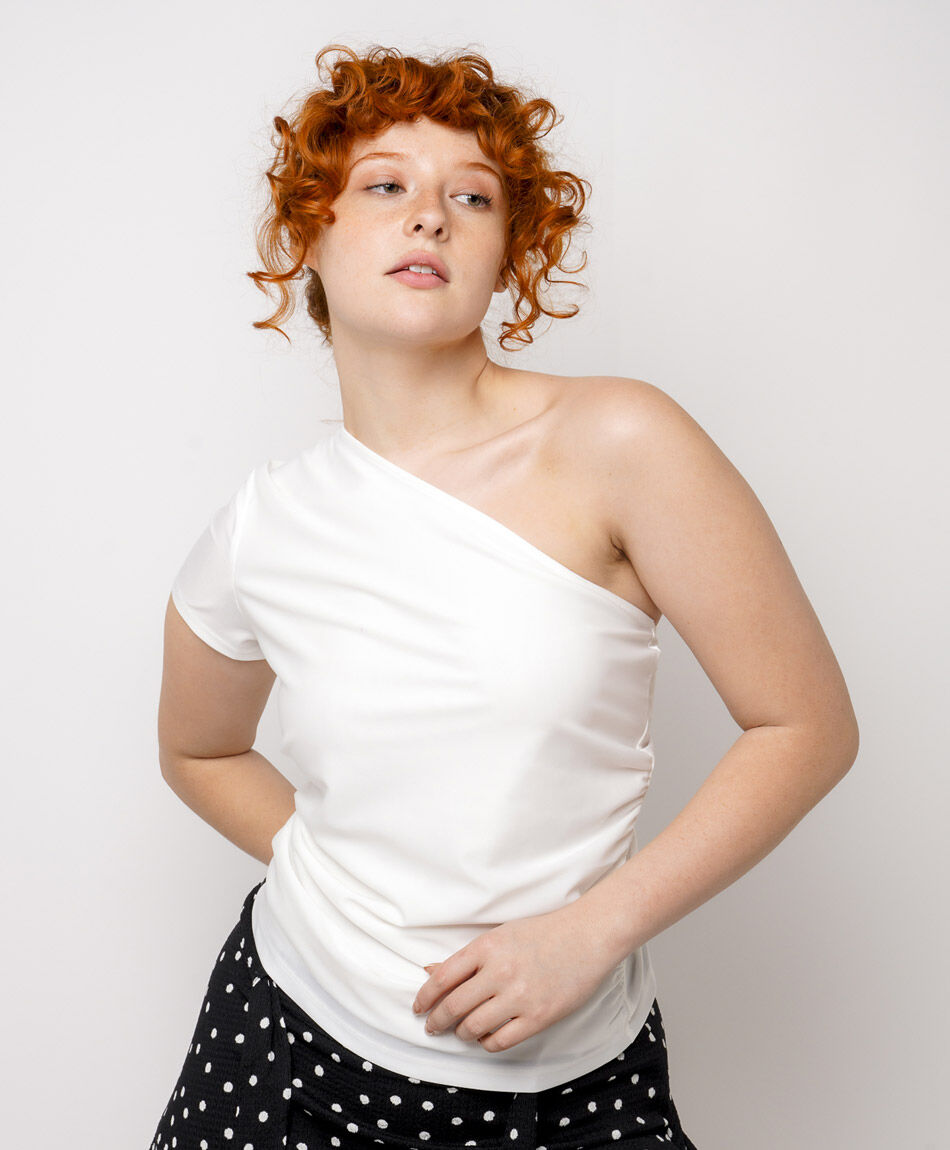 Polera mujer dise&ntilde;o asim&eacute;trico