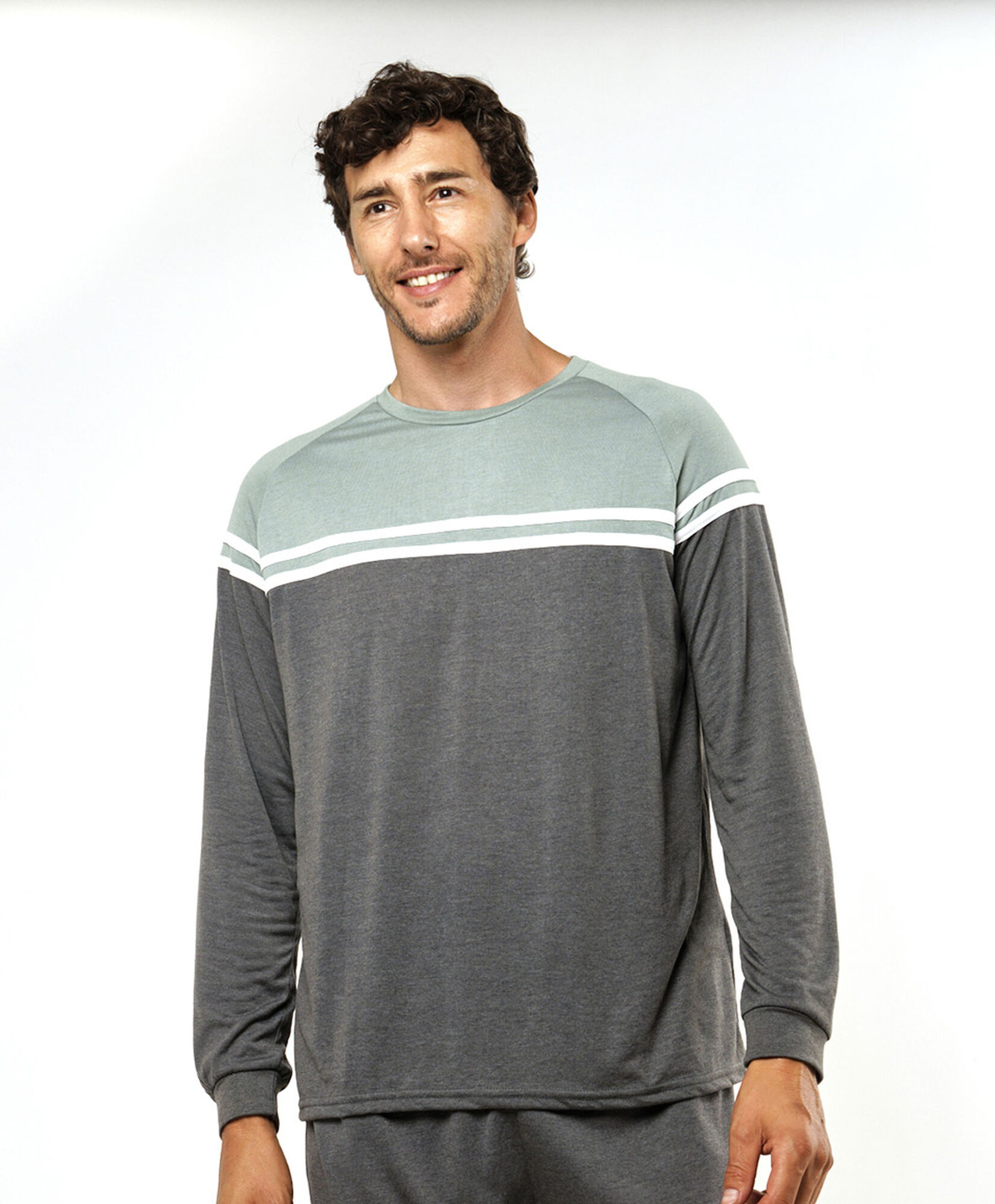 Pijama hombre tricolor Pijama hombre tricolor